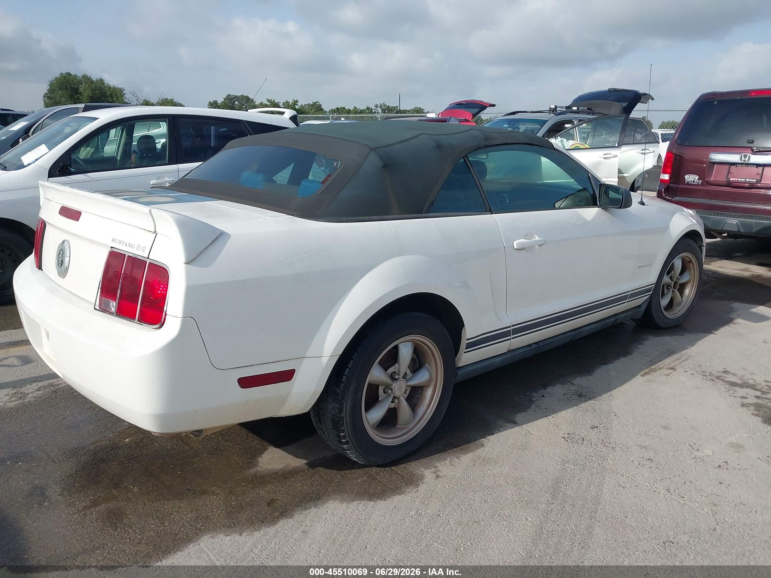 2006 Ford Mustang V6 White vin: 1ZVFT84N165220004
