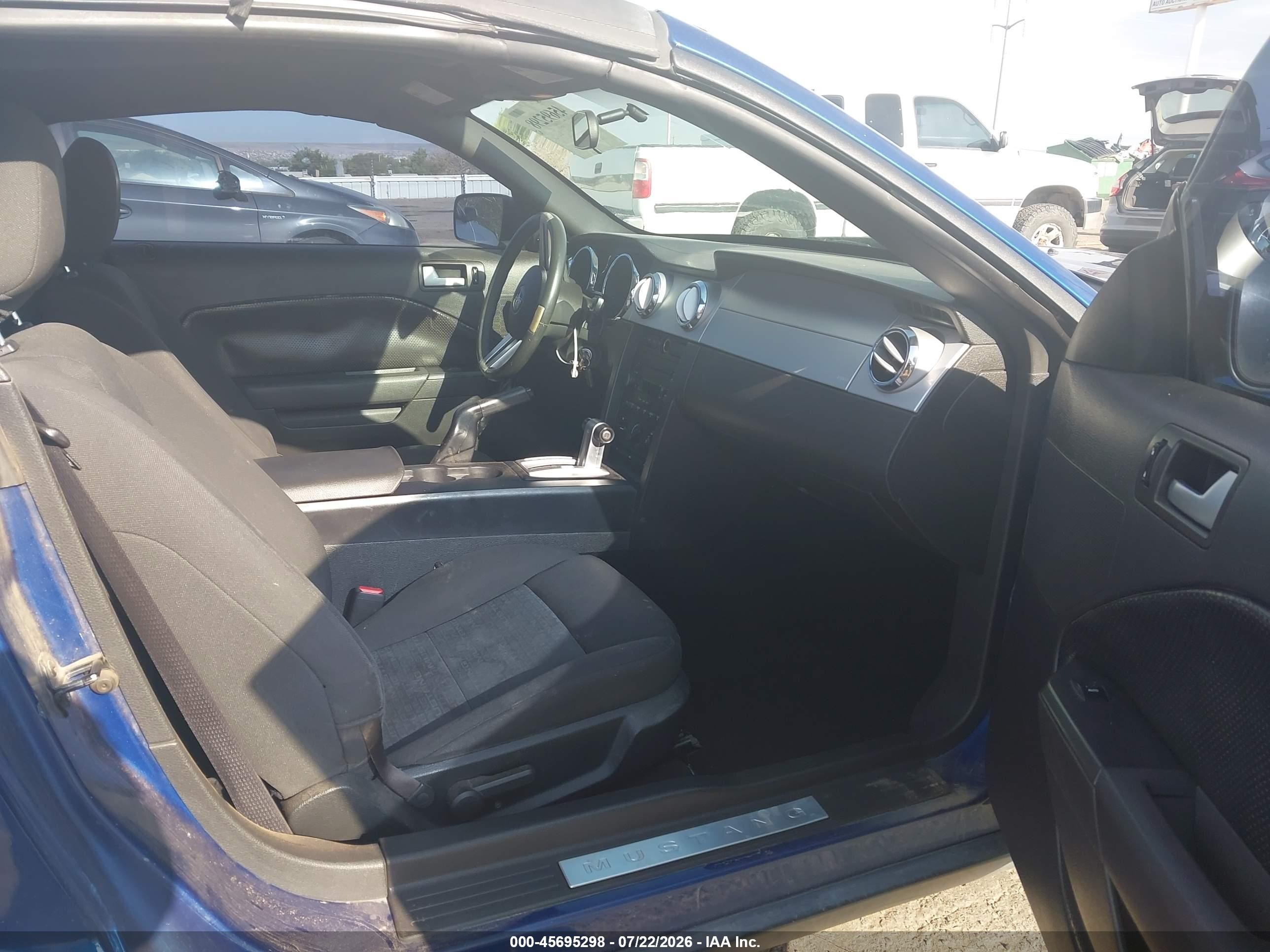 2006 Ford Mustang V6 Blue vin: 1ZVFT84N165249017