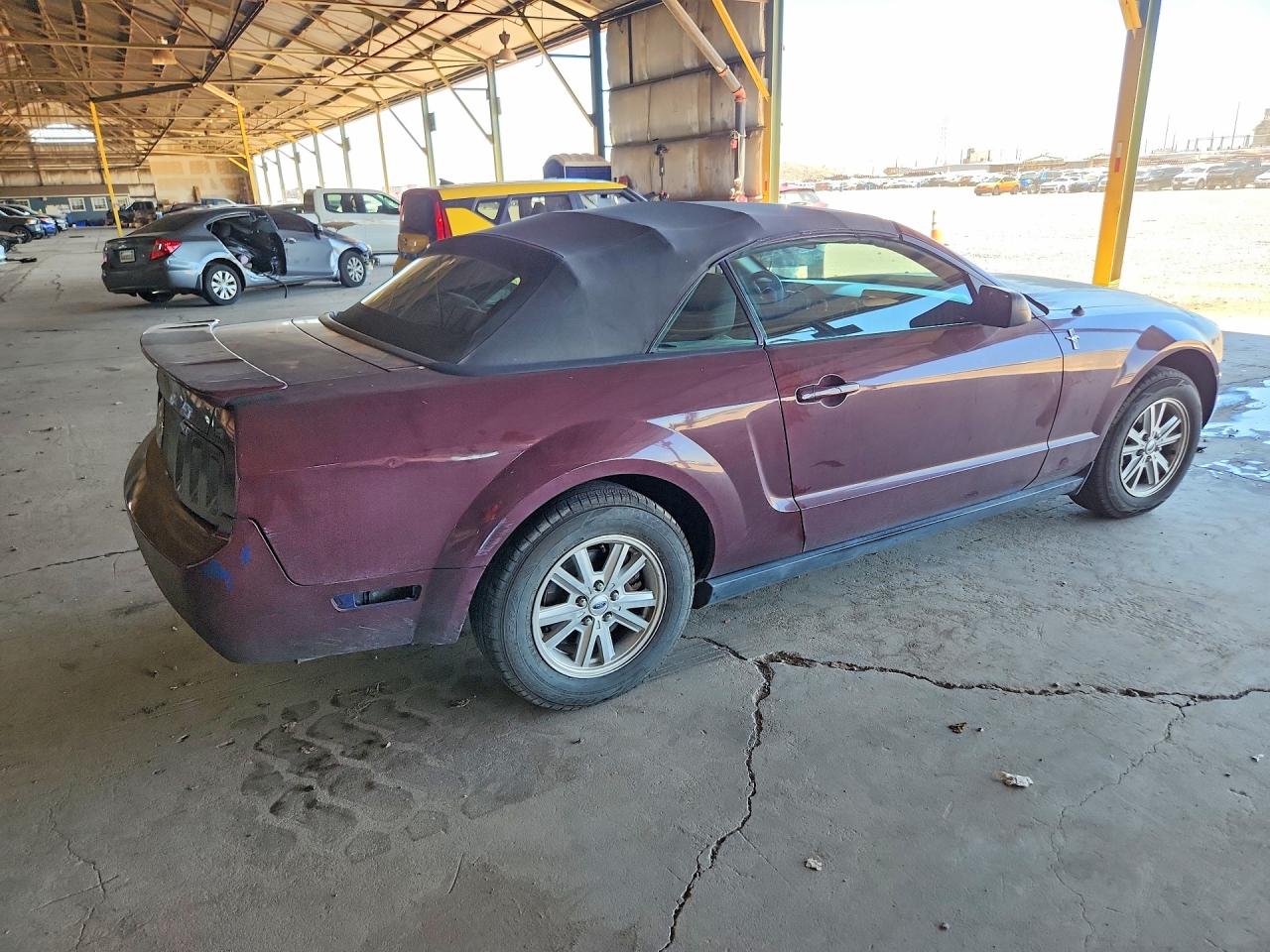 2007 Ford Mustang Maroon vin: 1ZVFT84N175196529