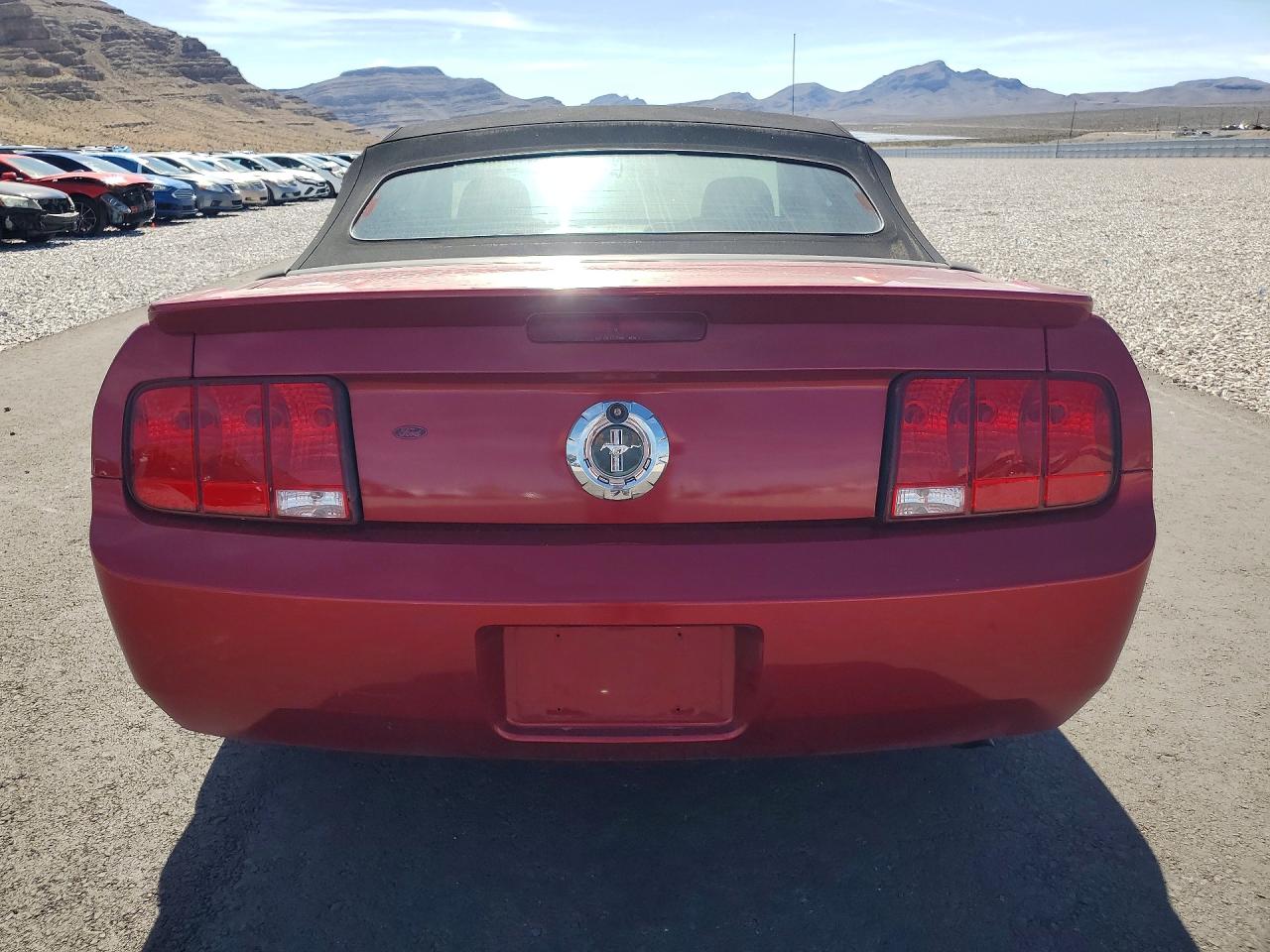 2007 Ford Mustang Red vin: 1ZVFT84N175358224