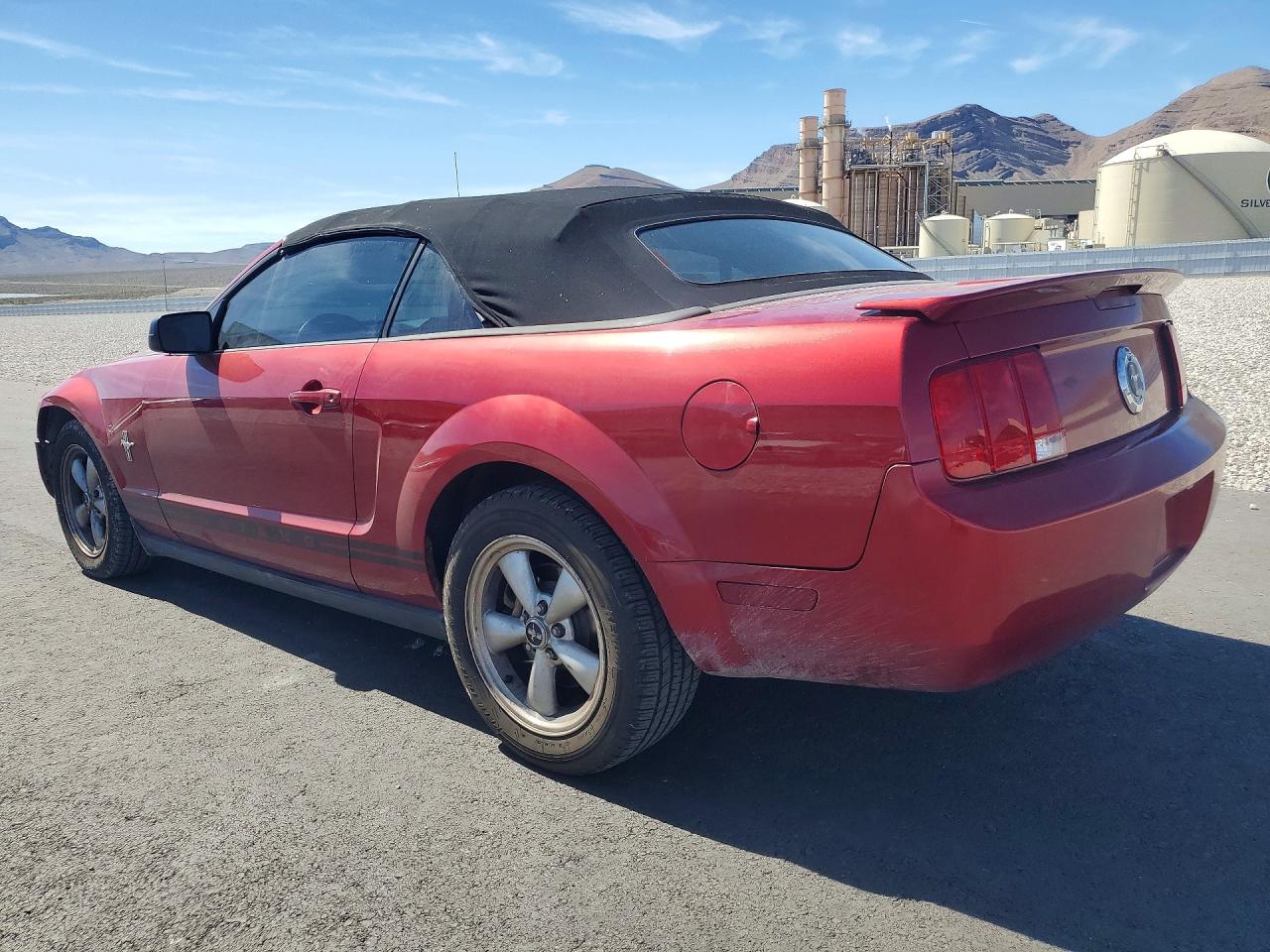 2007 Ford Mustang Red vin: 1ZVFT84N175358224