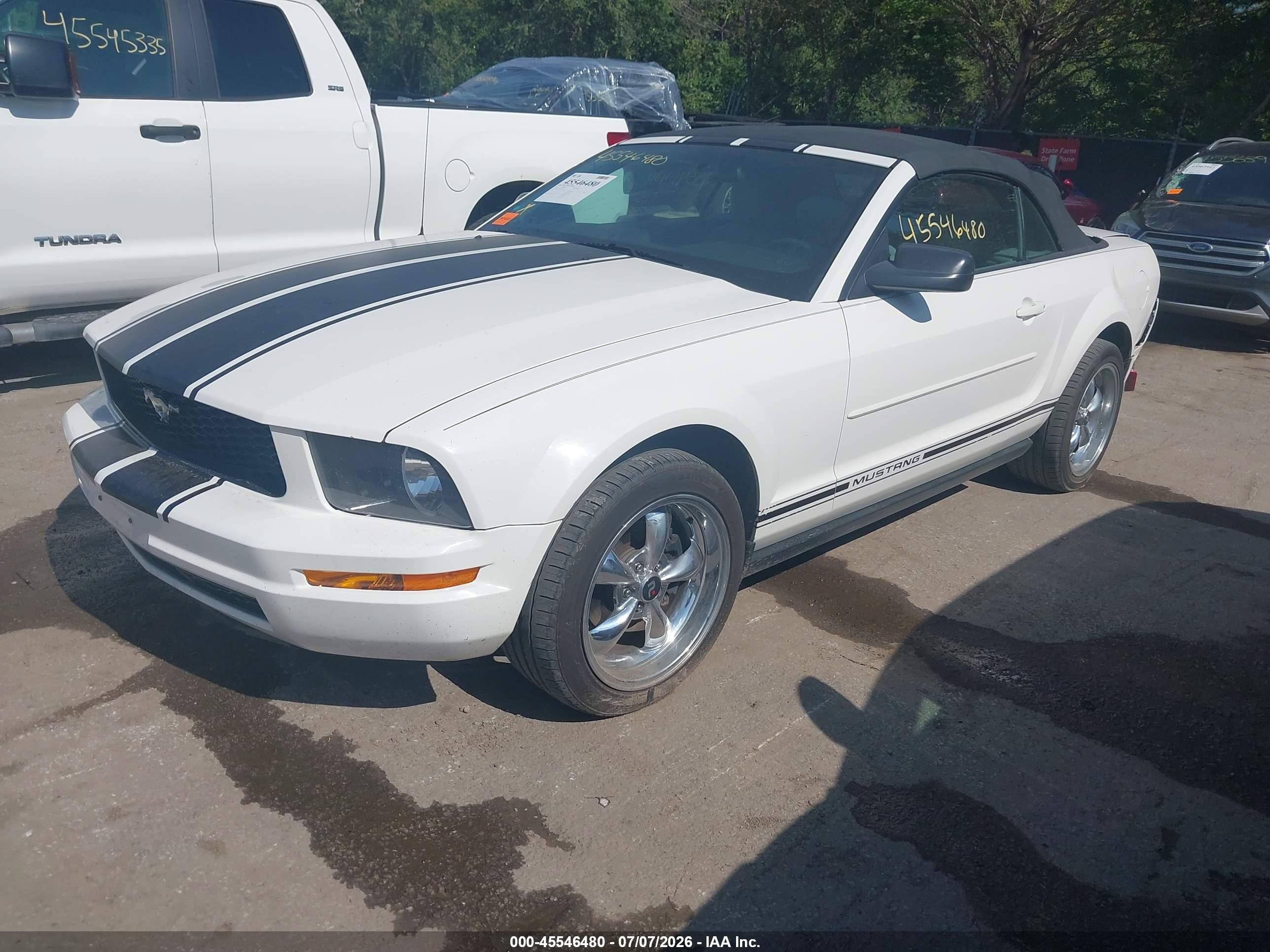2007 Ford Mustang V6 Deluxe/v6 Premium White vin: 1ZVFT84N175361379