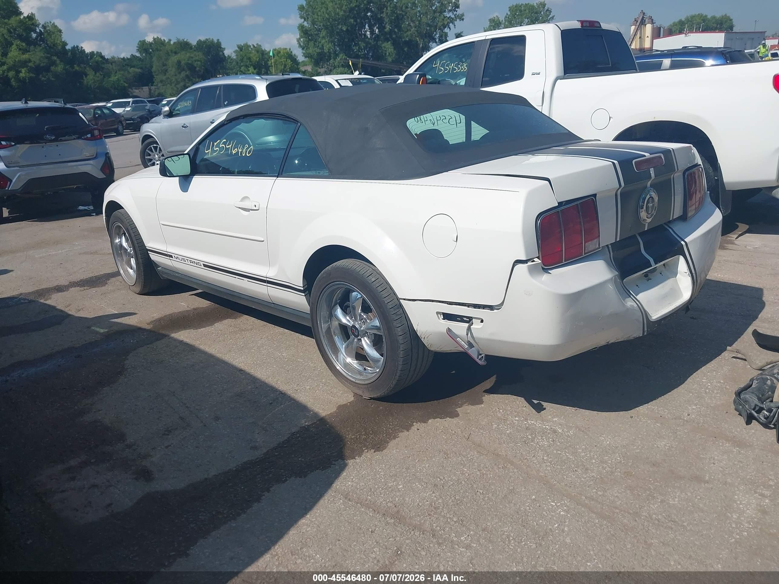 2007 Ford Mustang V6 Deluxe/v6 Premium White vin: 1ZVFT84N175361379