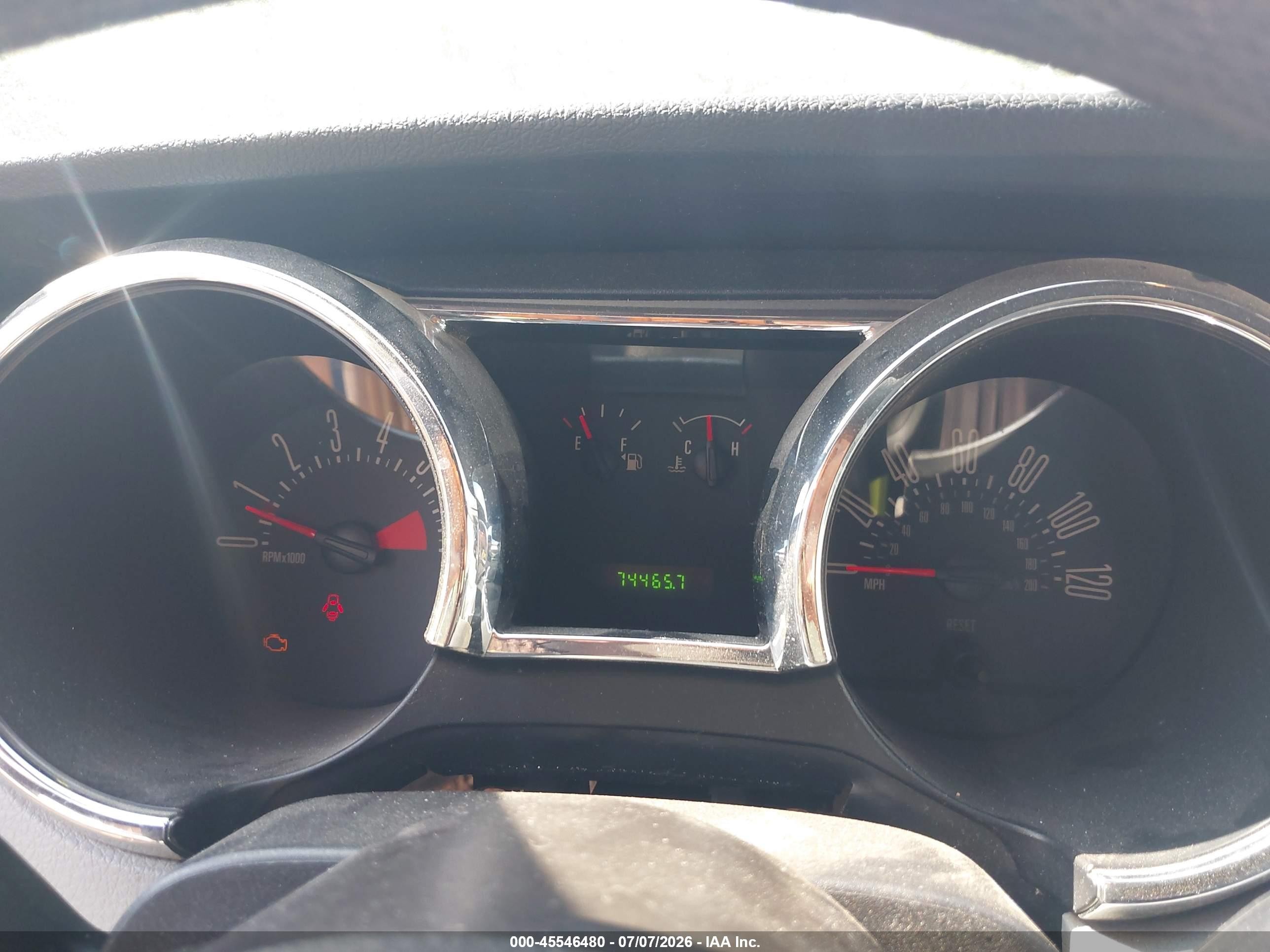 2007 Ford Mustang V6 Deluxe/v6 Premium White vin: 1ZVFT84N175361379