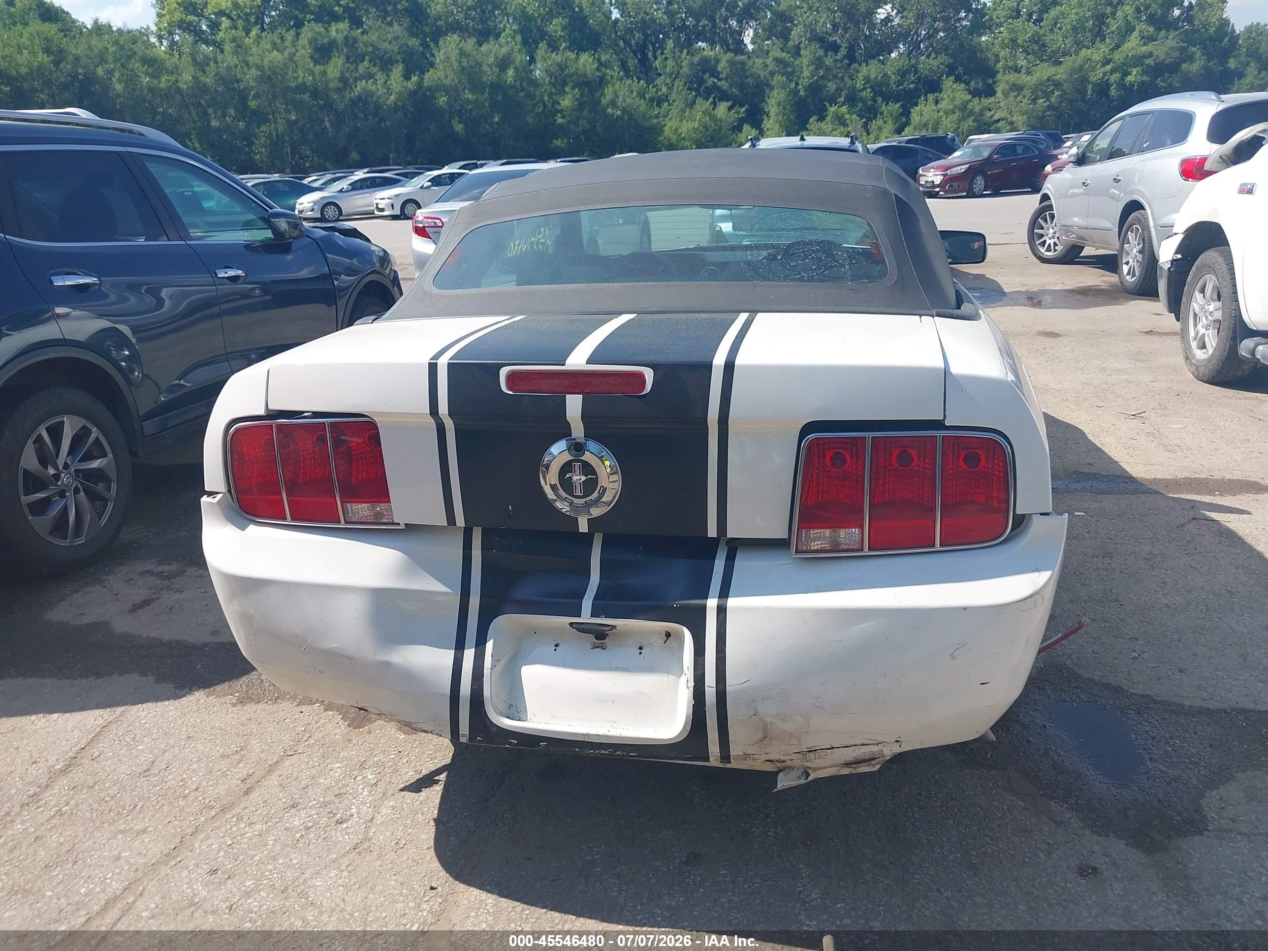 2007 Ford Mustang V6 Deluxe/v6 Premium White vin: 1ZVFT84N175361379