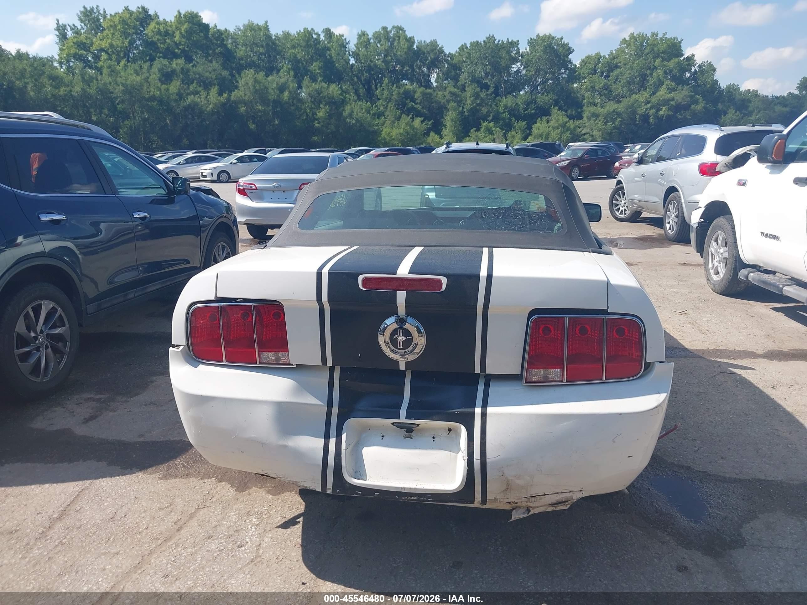 2007 Ford Mustang V6 Deluxe/v6 Premium White vin: 1ZVFT84N175361379