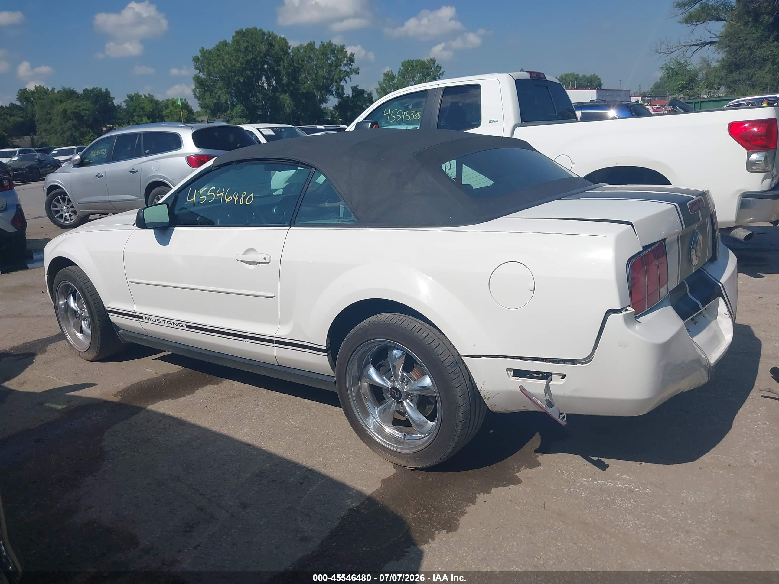 2007 Ford Mustang V6 Deluxe/v6 Premium White vin: 1ZVFT84N175361379
