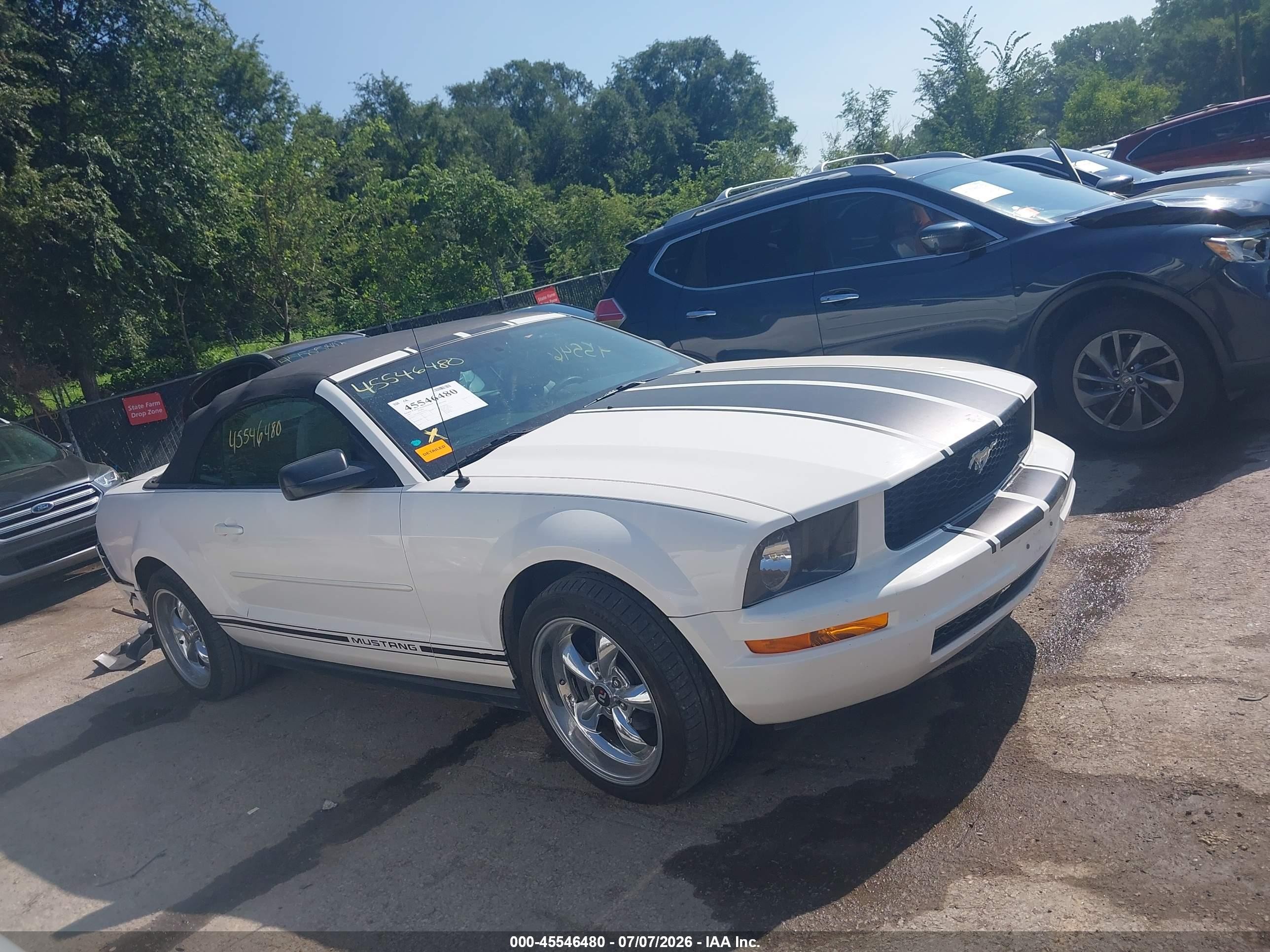 2007 Ford Mustang V6 Deluxe/v6 Premium White vin: 1ZVFT84N175361379