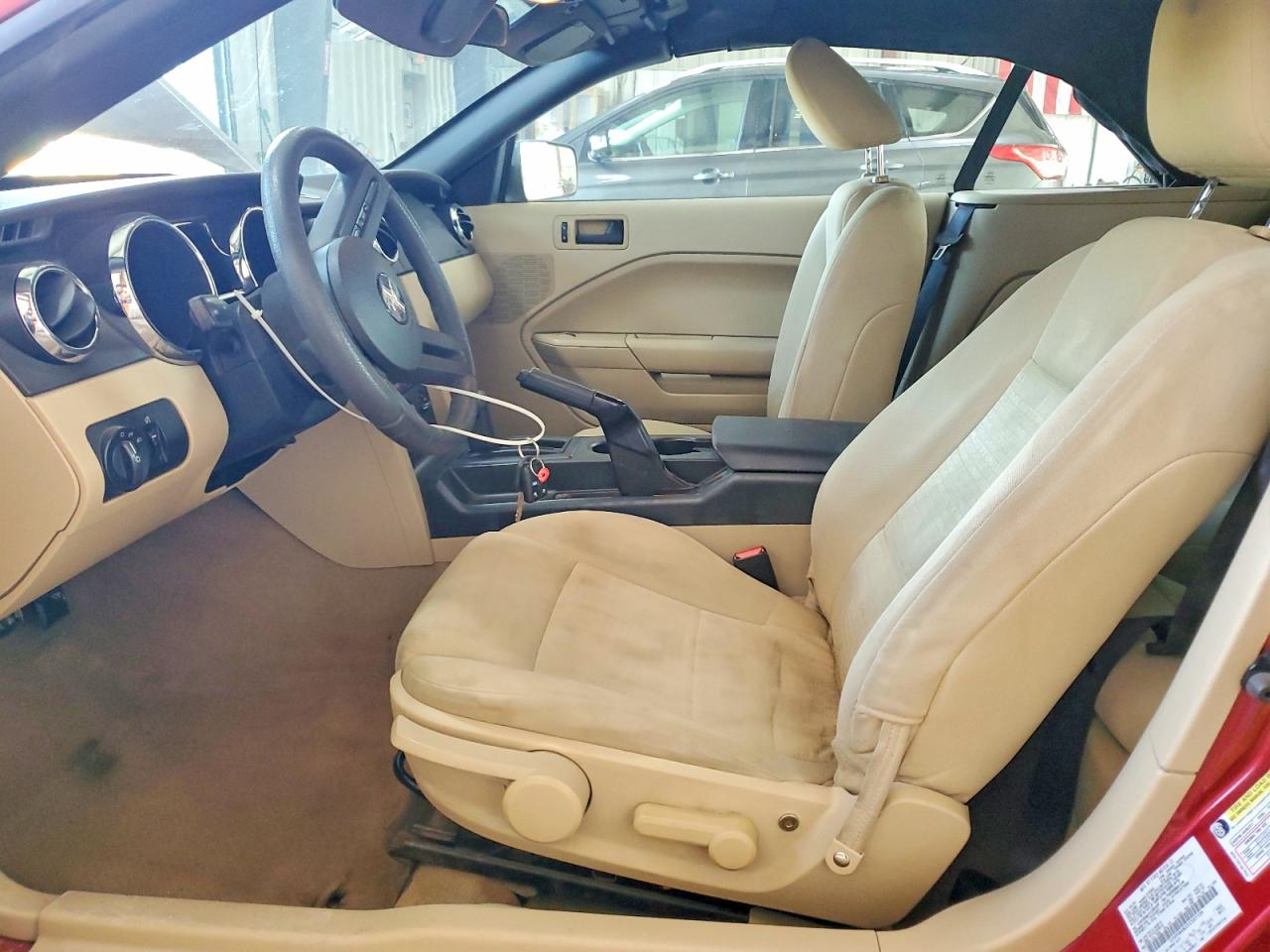 2005 Ford Mustang Red vin: 1ZVFT84N255207129