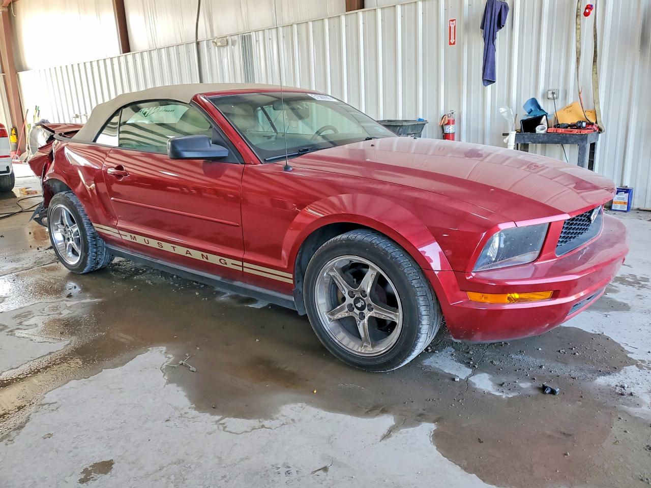 2005 Ford Mustang Red vin: 1ZVFT84N255207129