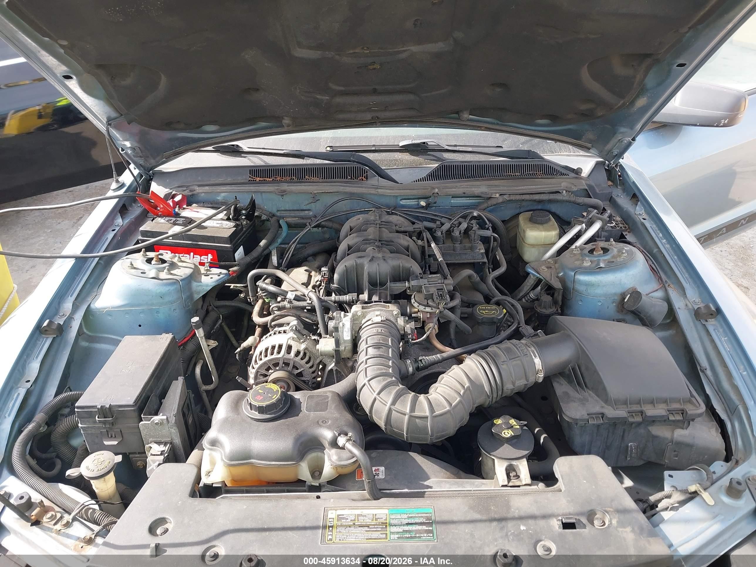 2005 Ford Mustang   Синий vin: 1ZVFT84N255256315