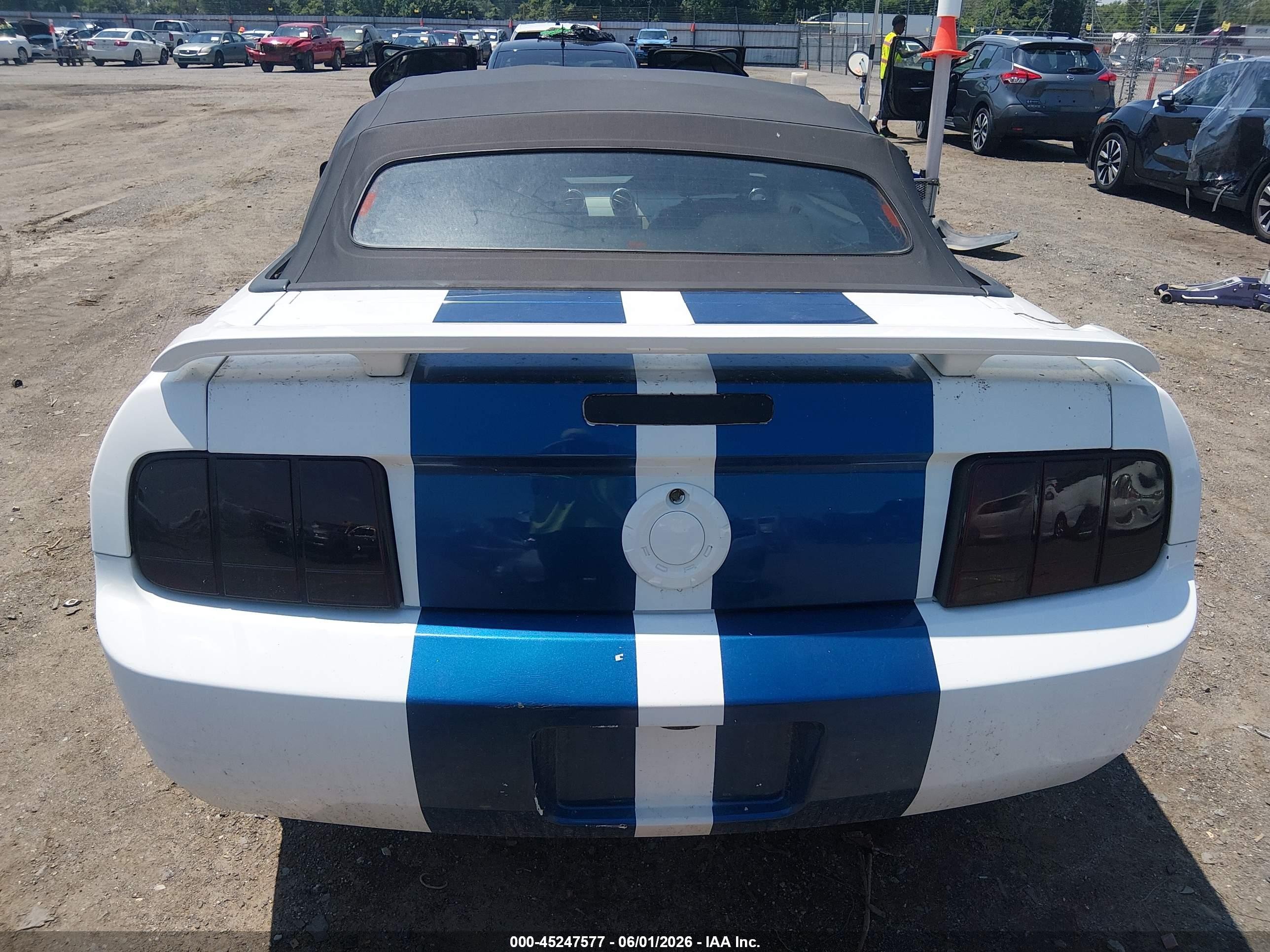 2006 Ford Mustang V6 White vin: 1ZVFT84N265107372