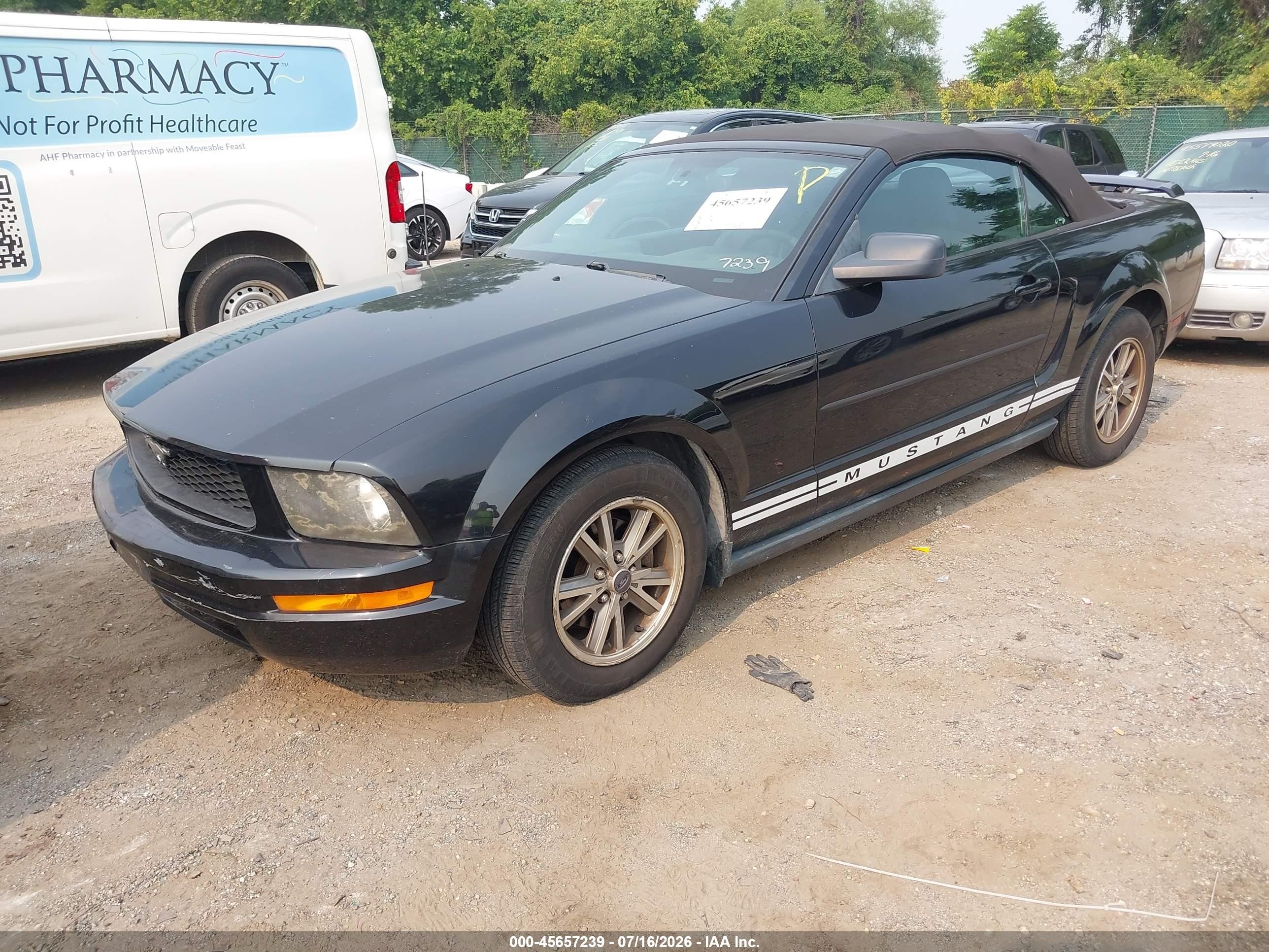 2005 Ford Mustang   Черный vin: 1ZVFT84N355225154