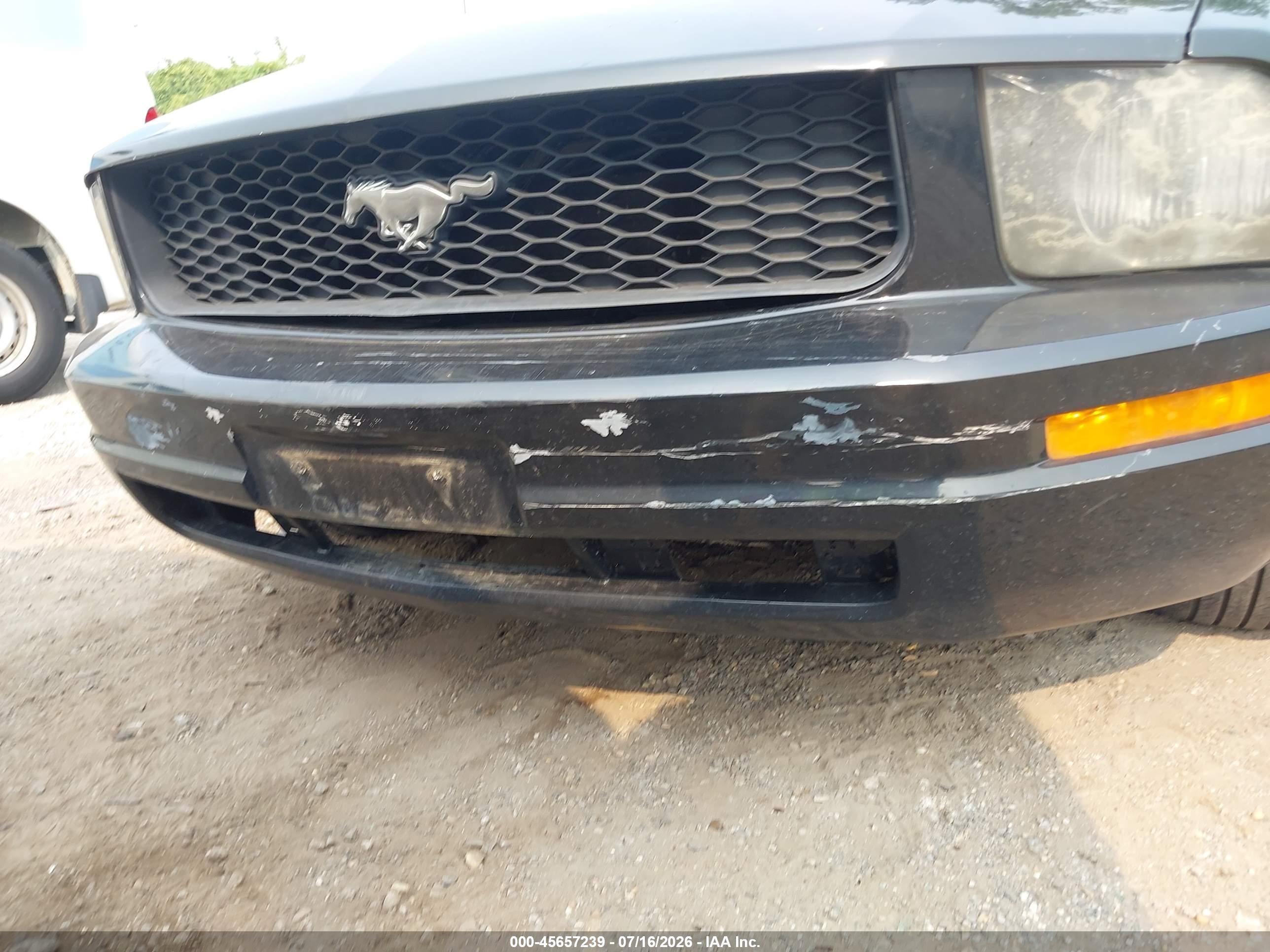 2005 Ford Mustang   Черный vin: 1ZVFT84N355225154