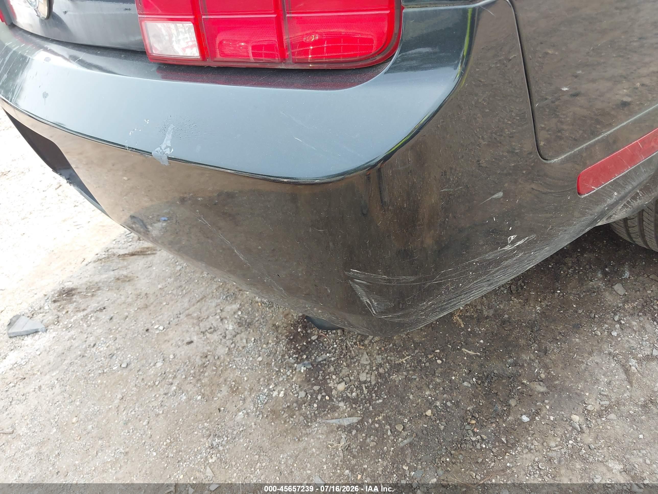 2005 Ford Mustang   Черный vin: 1ZVFT84N355225154