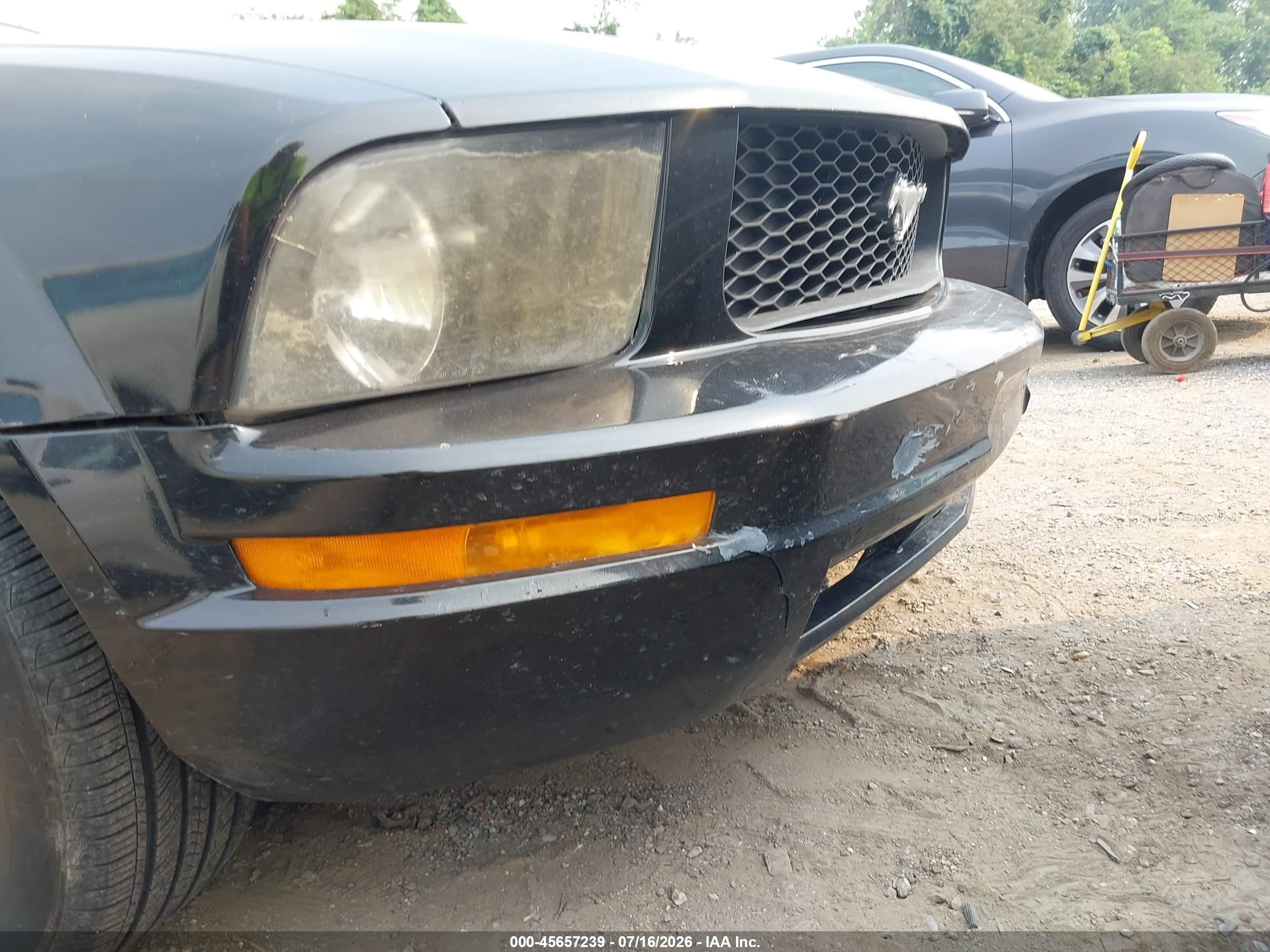 2005 Ford Mustang   Черный vin: 1ZVFT84N355225154
