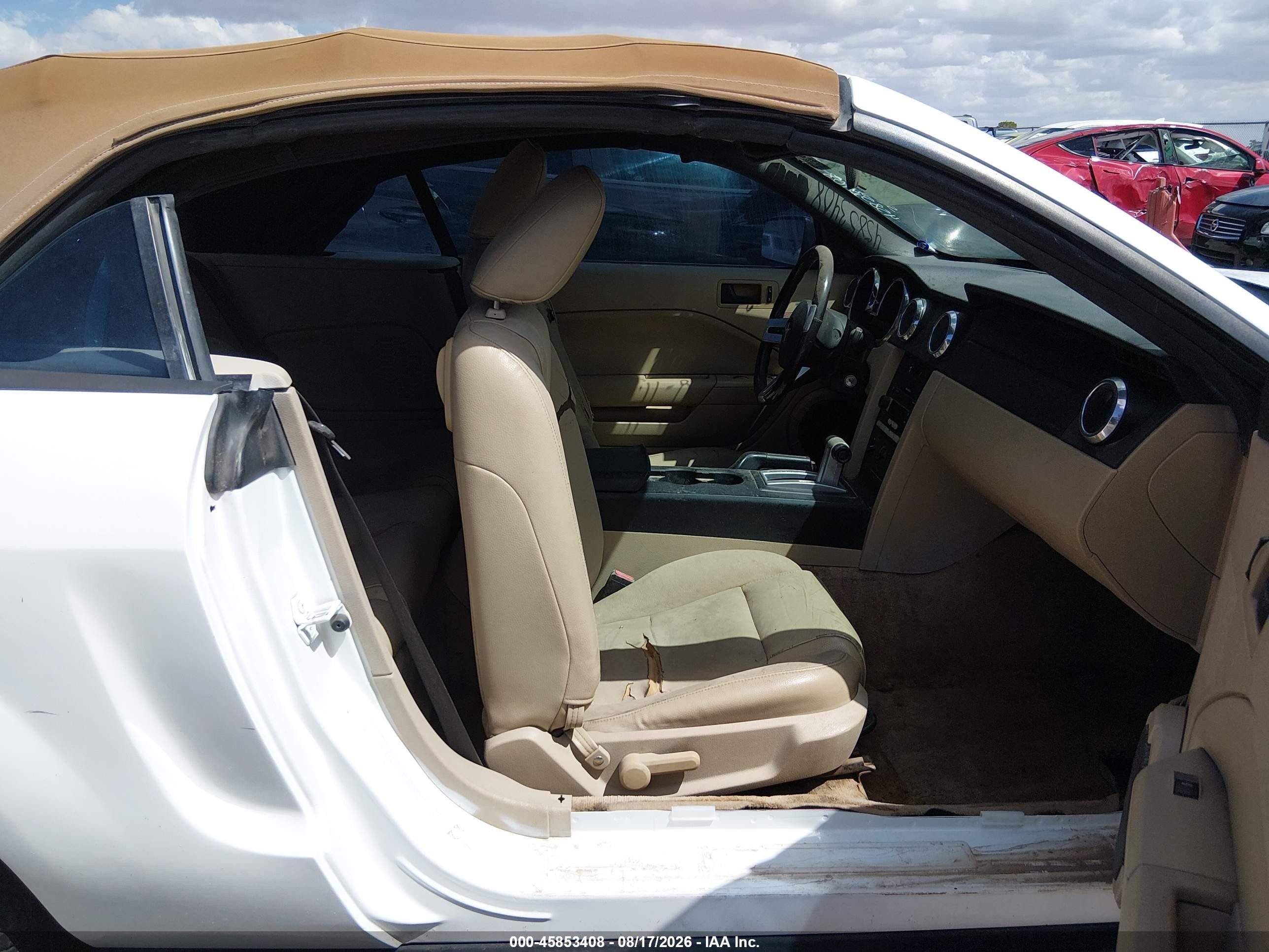 2005 Ford Mustang   Белый vin: 1ZVFT84N355256534