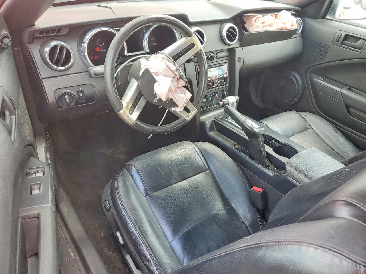 2006 Ford Mustang Red vin: 1ZVFT84N365224846