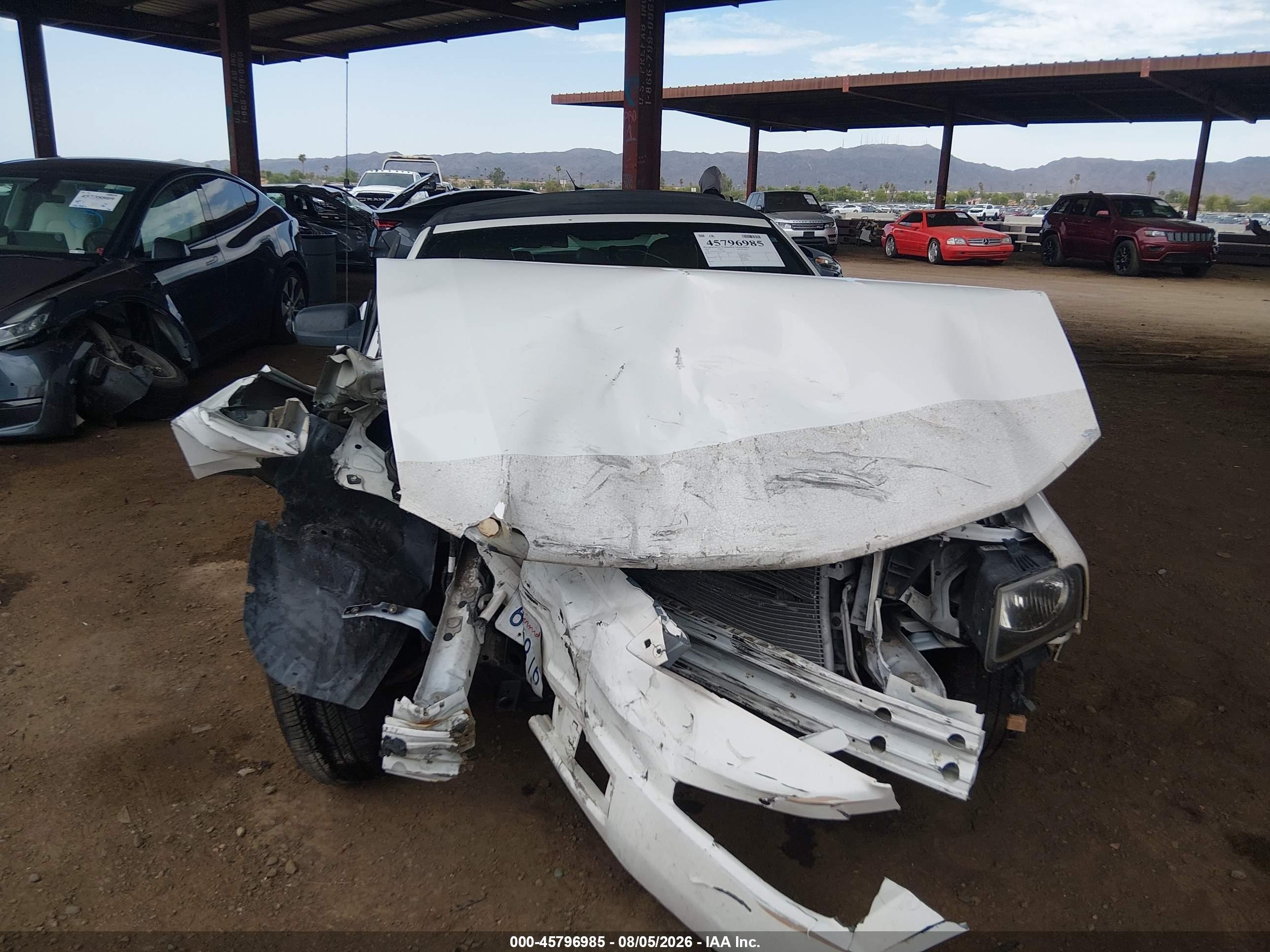 2005 Ford Mustang   Белый vin: 1ZVFT84N455227589