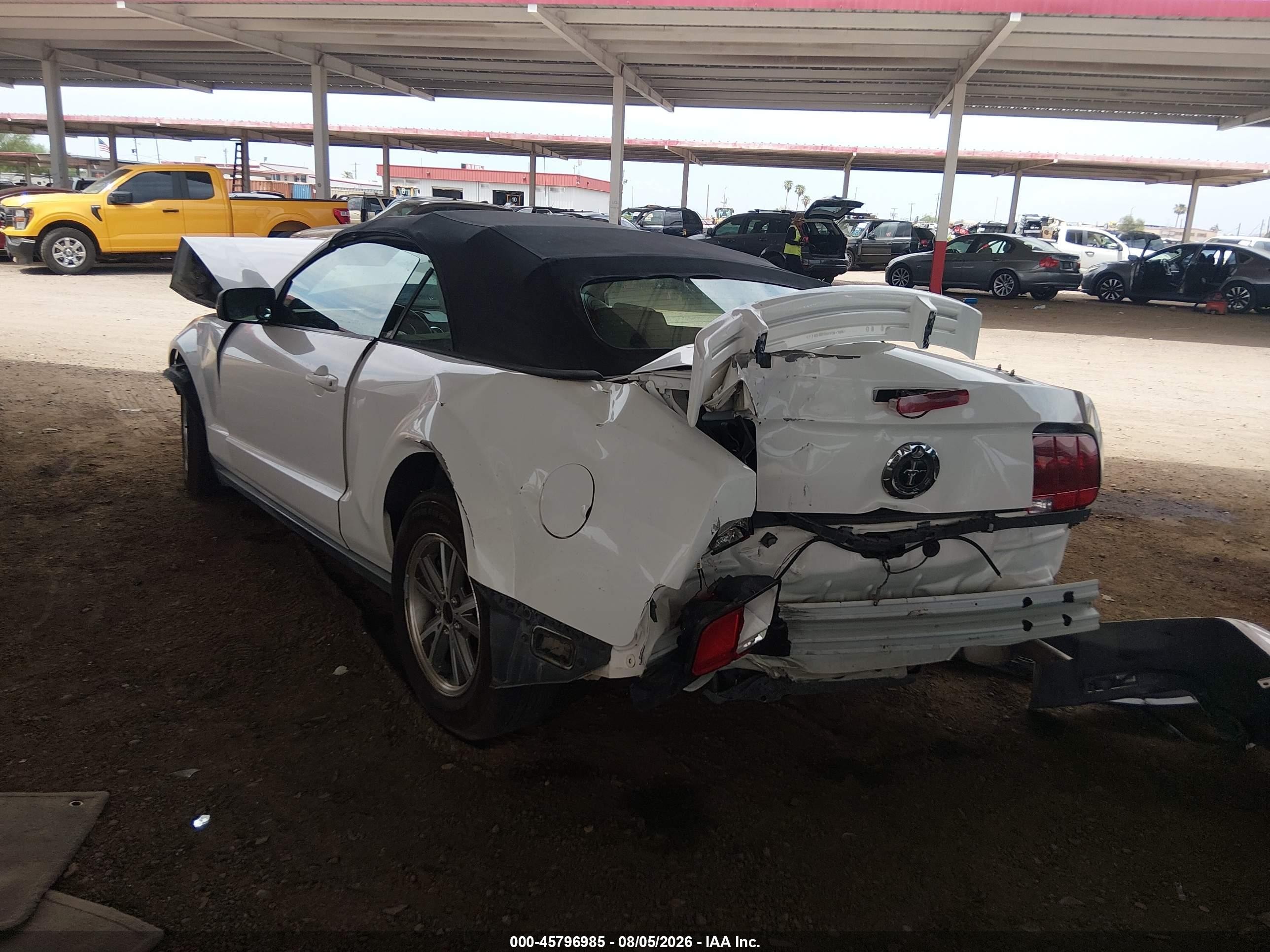 2005 Ford Mustang   Белый vin: 1ZVFT84N455227589