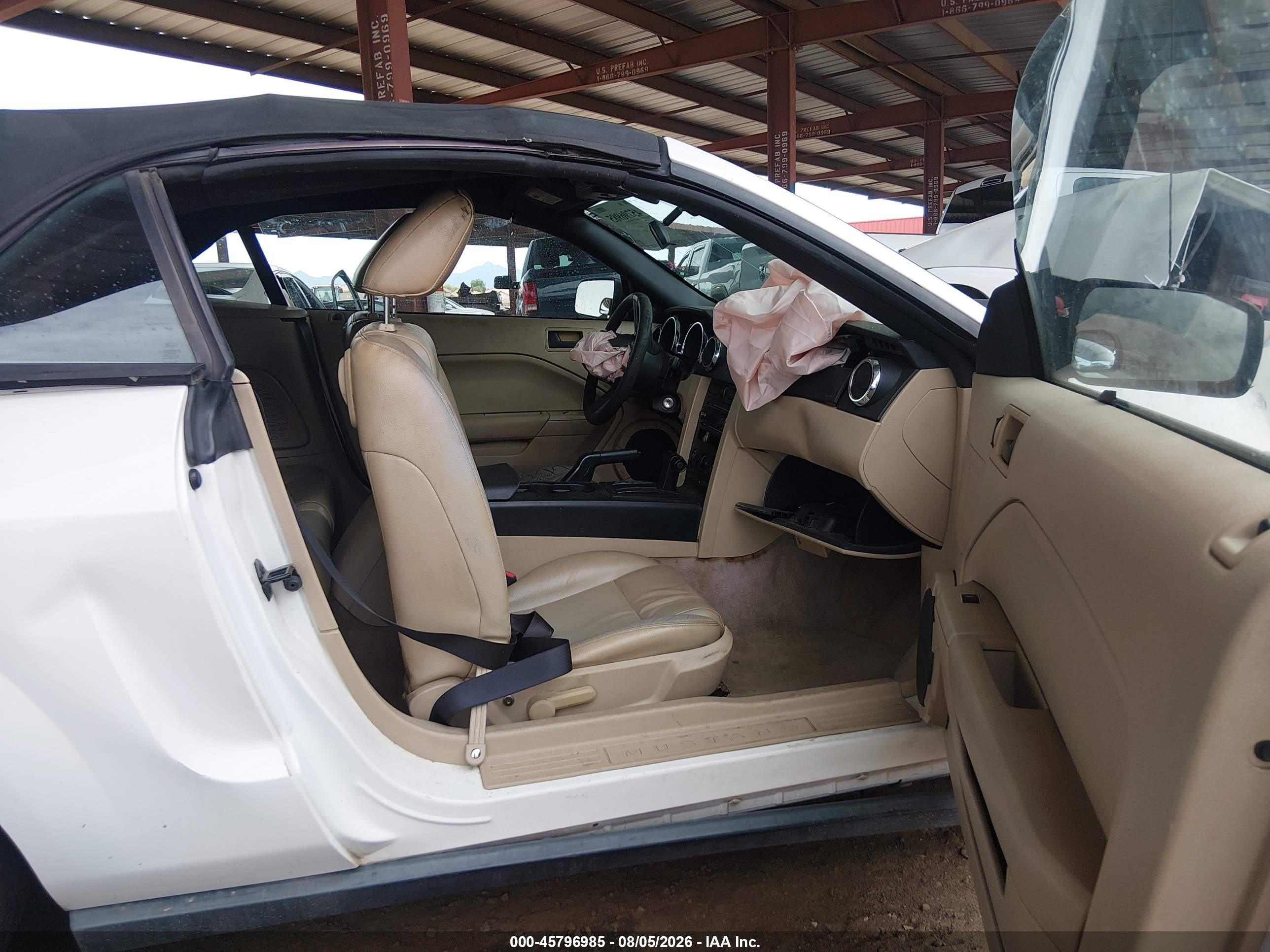 2005 Ford Mustang   Белый vin: 1ZVFT84N455227589