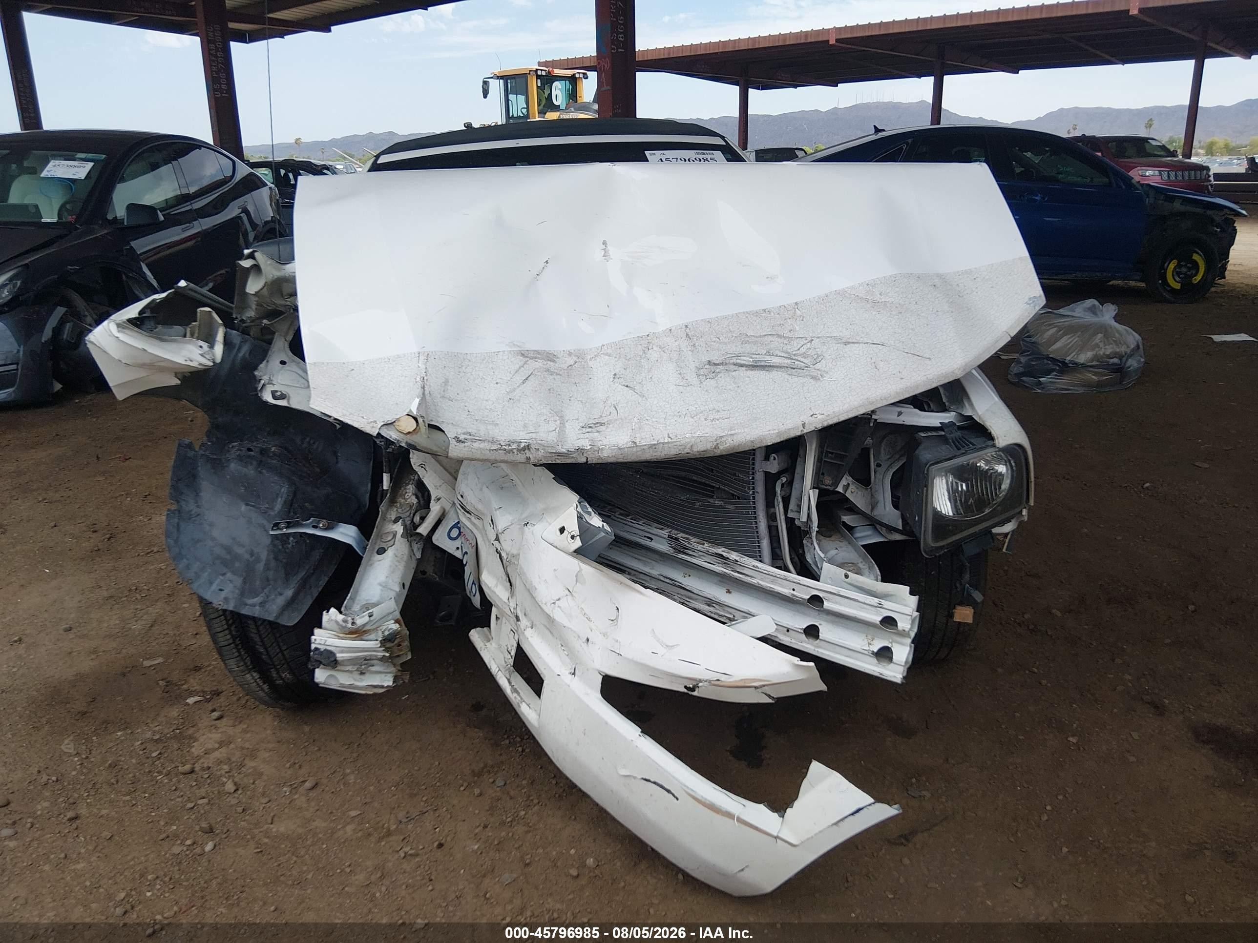 2005 Ford Mustang   Белый vin: 1ZVFT84N455227589