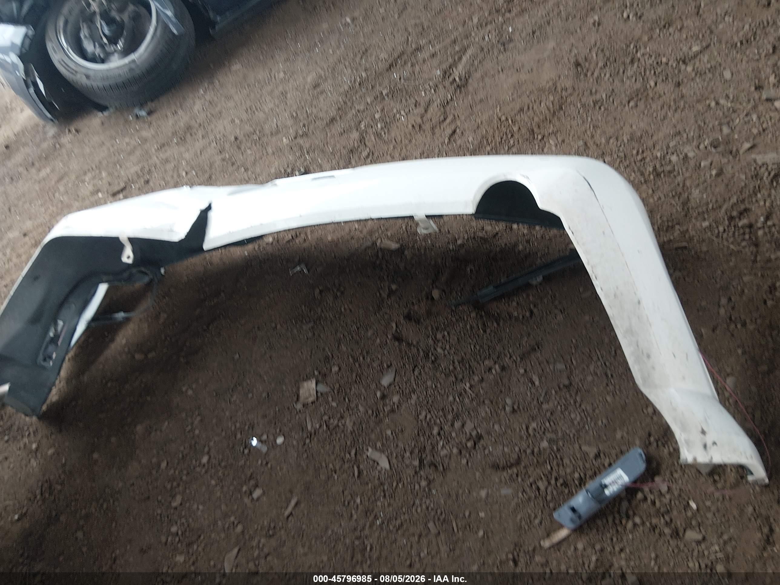 2005 Ford Mustang   Белый vin: 1ZVFT84N455227589