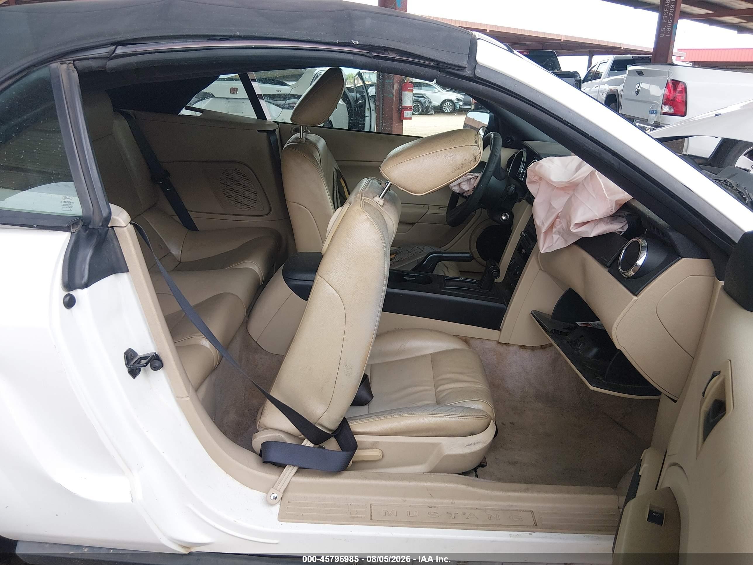 2005 Ford Mustang   Белый vin: 1ZVFT84N455227589