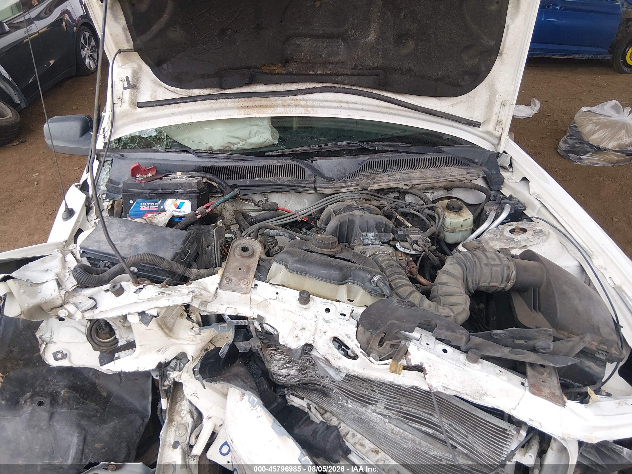 2005 Ford Mustang   Белый vin: 1ZVFT84N455227589