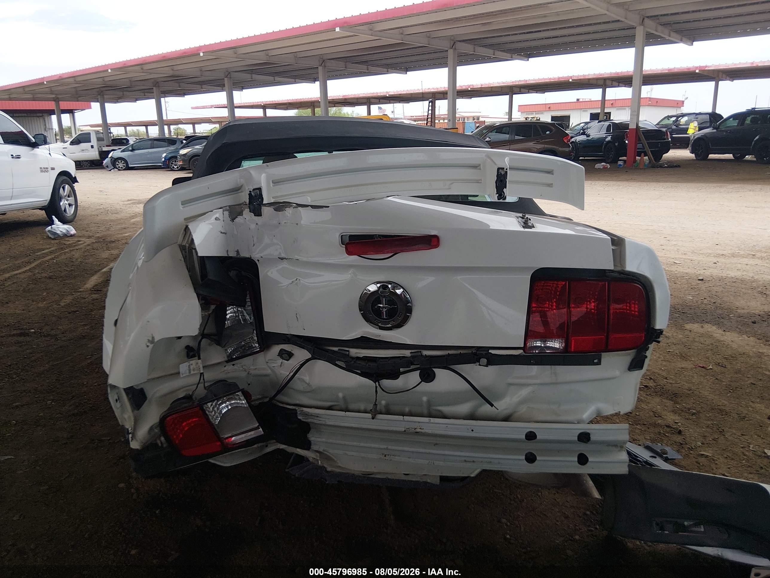 2005 Ford Mustang   Белый vin: 1ZVFT84N455227589