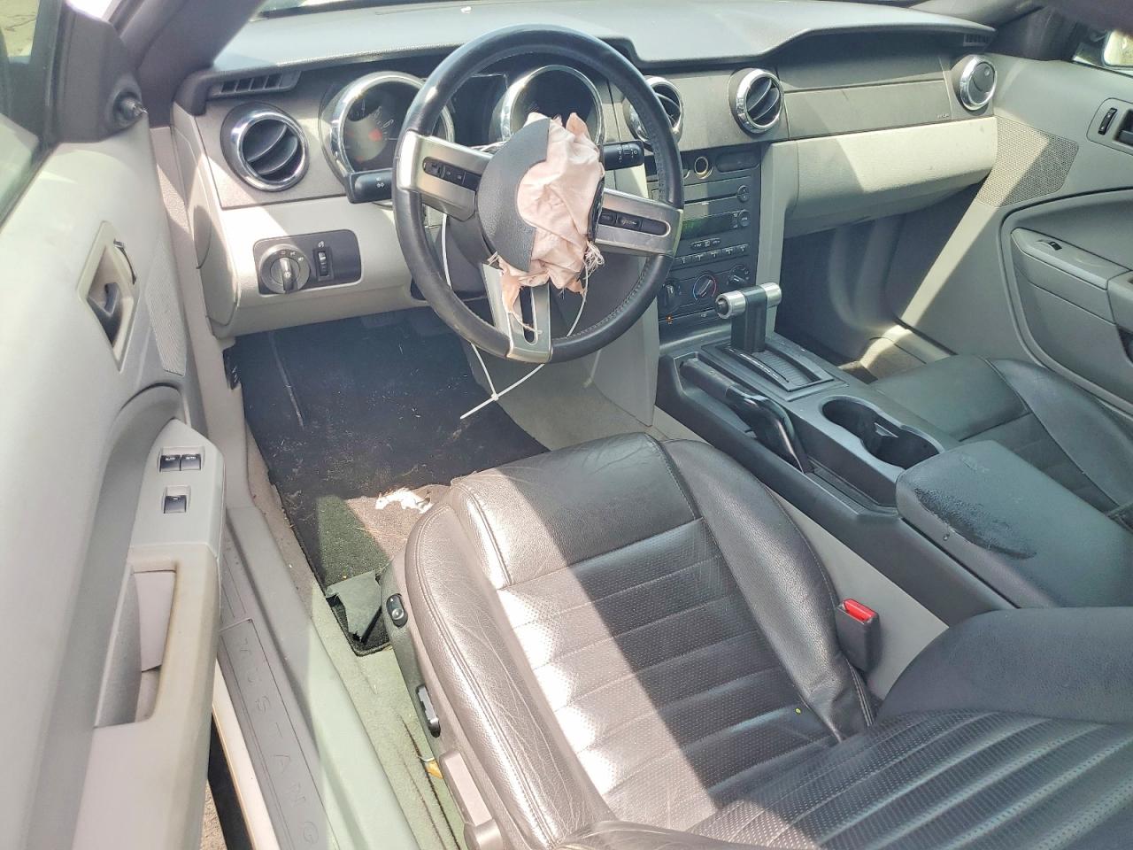 2007 Ford Mustang White vin: 1ZVFT84N475368200