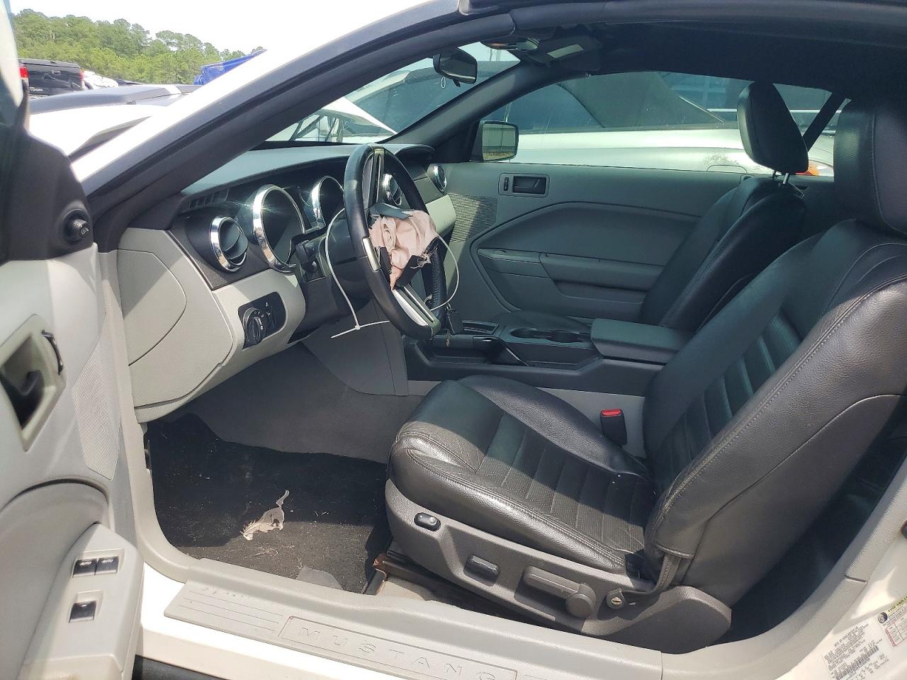 2007 Ford Mustang White vin: 1ZVFT84N475368200