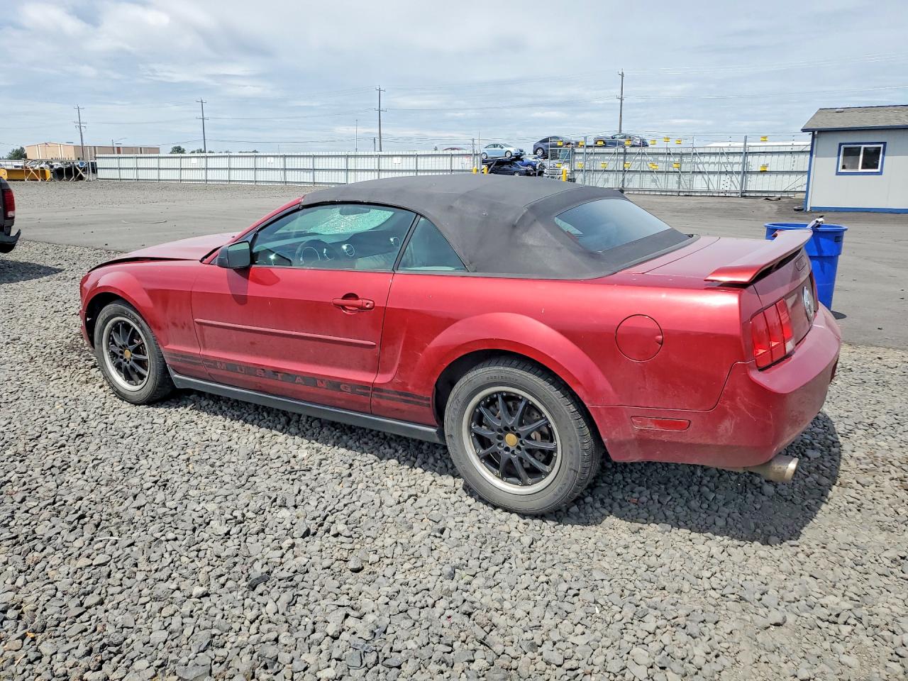 2005 Ford Mustang Red vin: 1ZVFT84N555197616