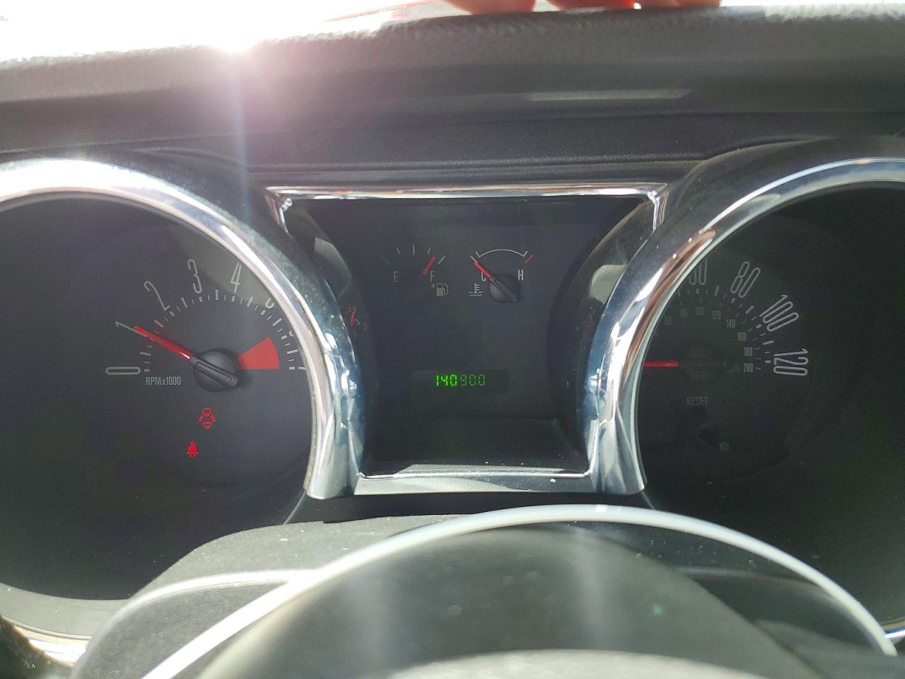 2005 Ford Mustang Red vin: 1ZVFT84N555197616