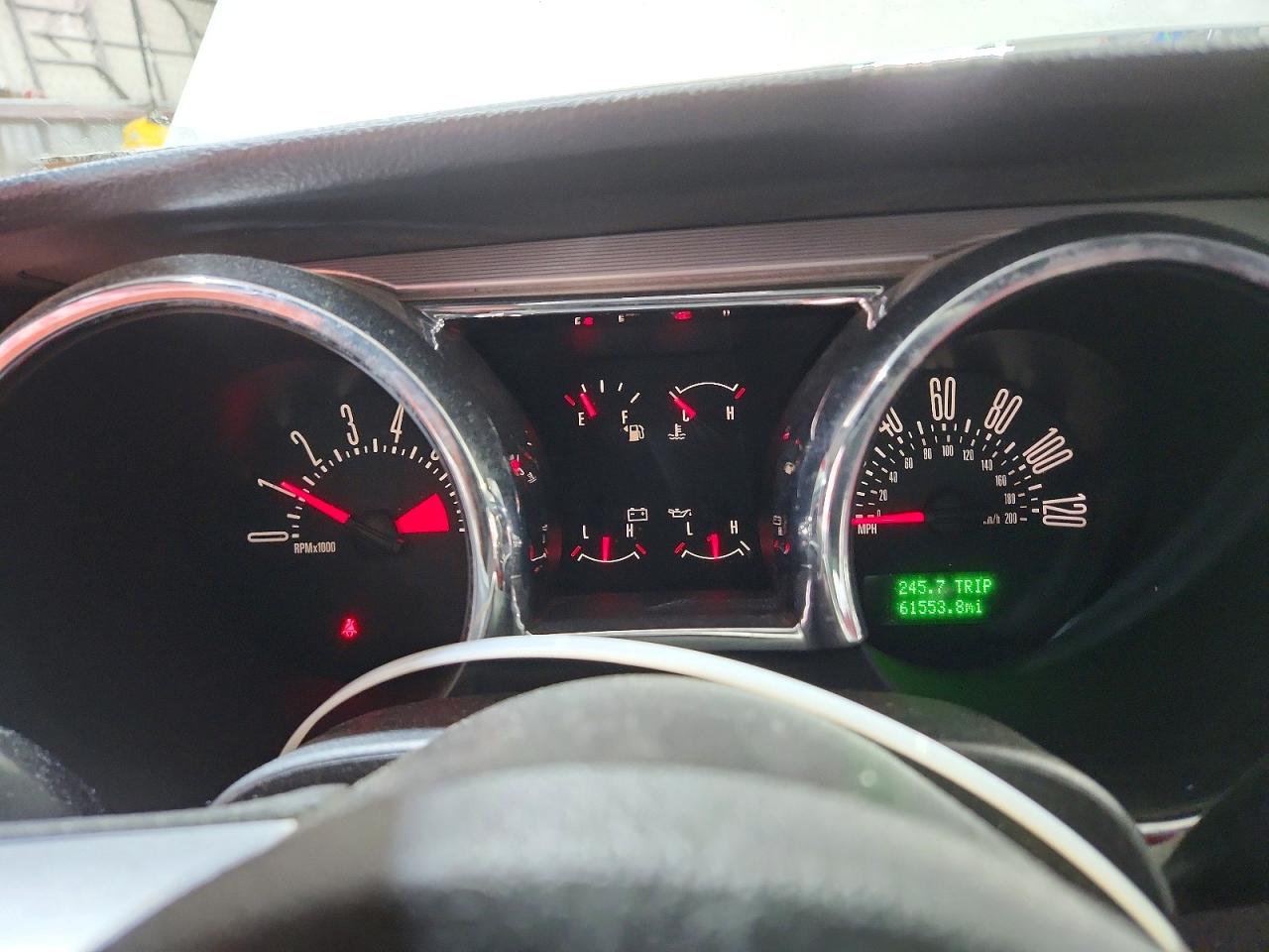 2005 Ford Mustang White vin: 1ZVFT84N555199494