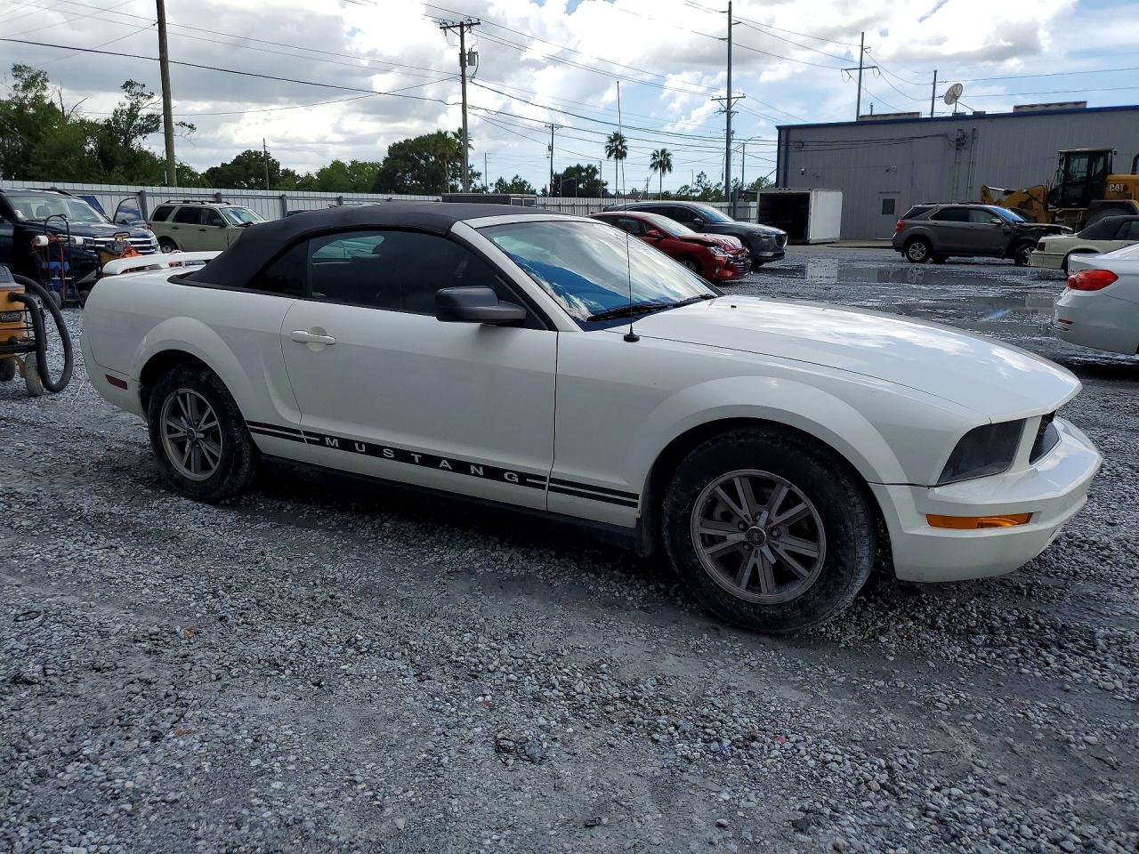 2005 Ford Mustang White vin: 1ZVFT84N555247611