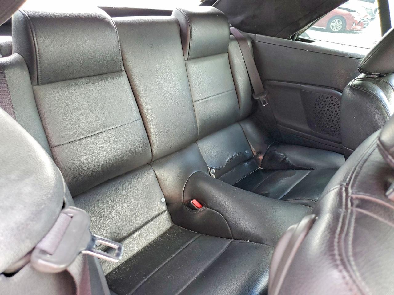 2005 Ford Mustang White vin: 1ZVFT84N555247611