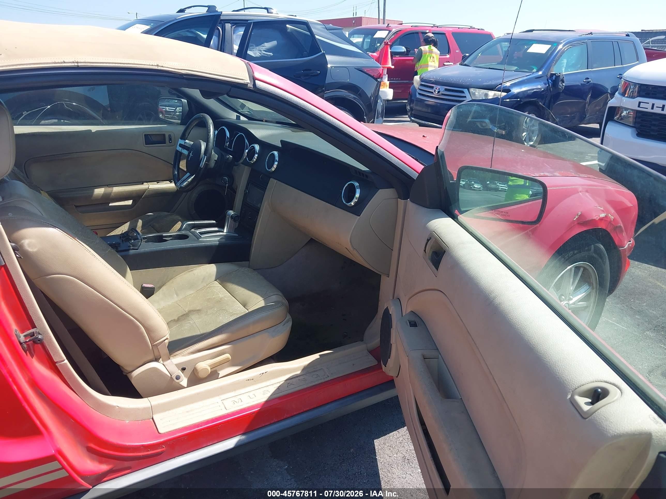 2006 Ford Mustang V6 Red vin: 1ZVFT84N565262126