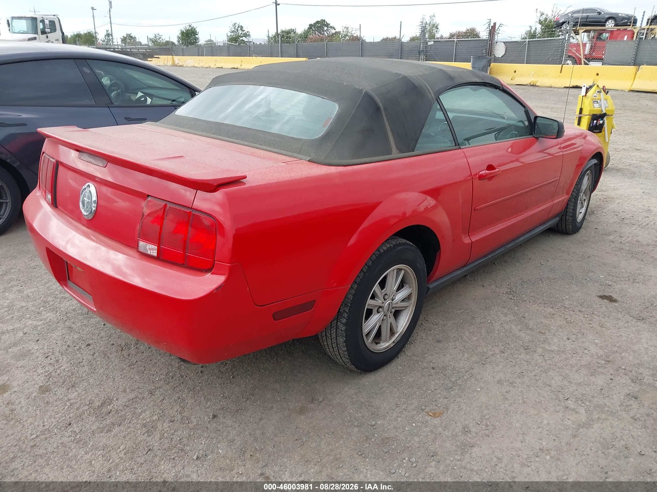 2007 Ford Mustang V6 Deluxe/v6 Premium Red vin: 1ZVFT84N575276593