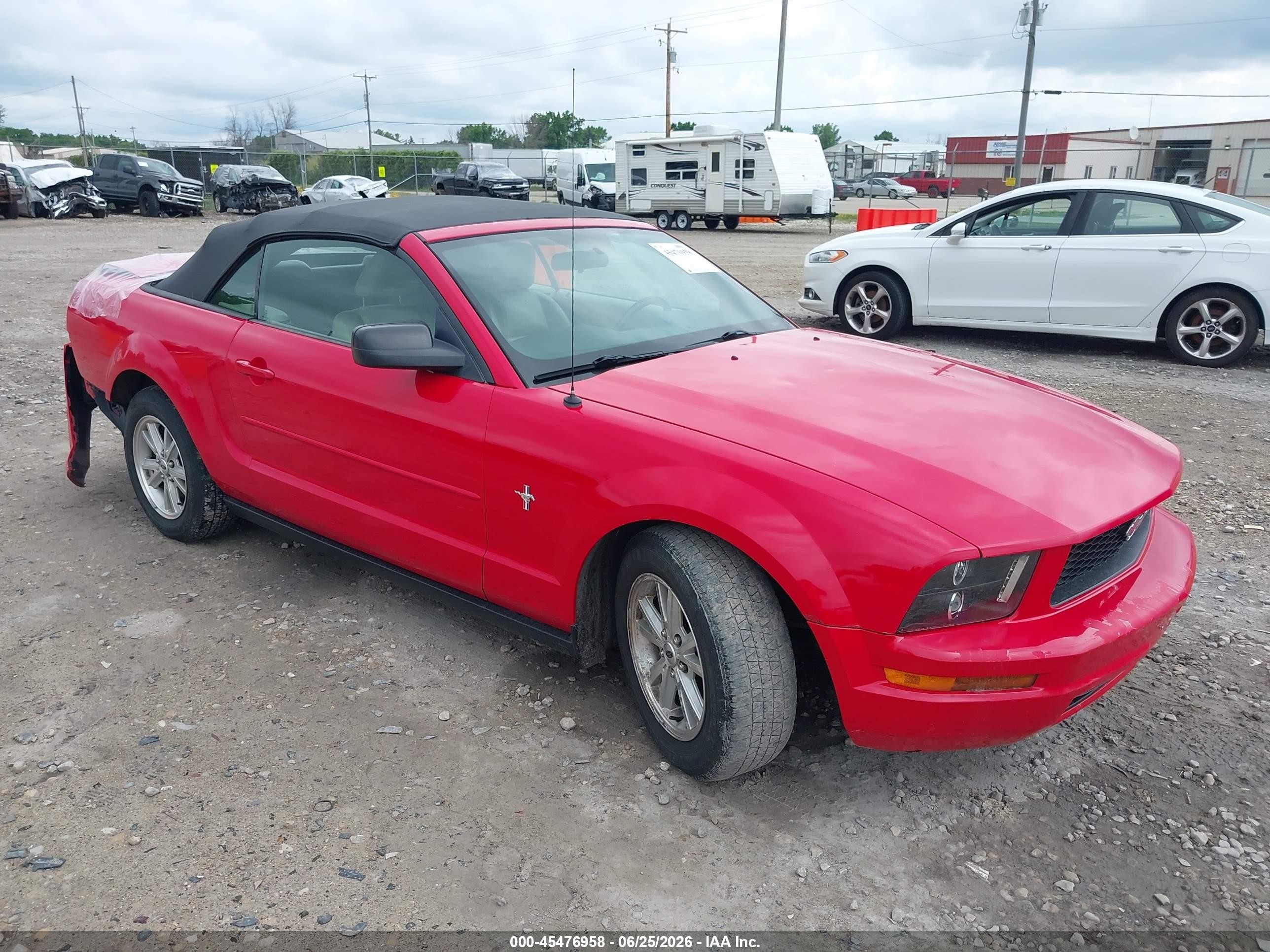 2006 Ford Mustang V6 Red vin: 1ZVFT84N665138737
