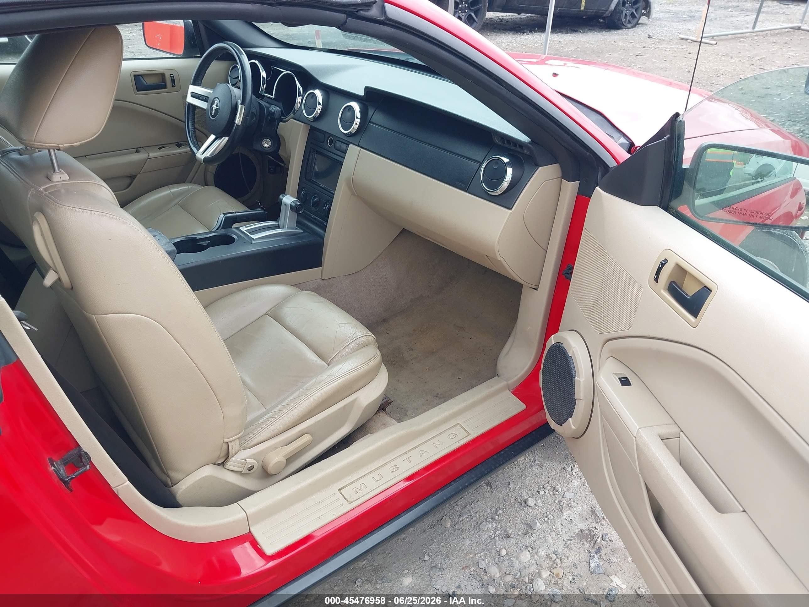 2006 Ford Mustang V6 Red vin: 1ZVFT84N665138737