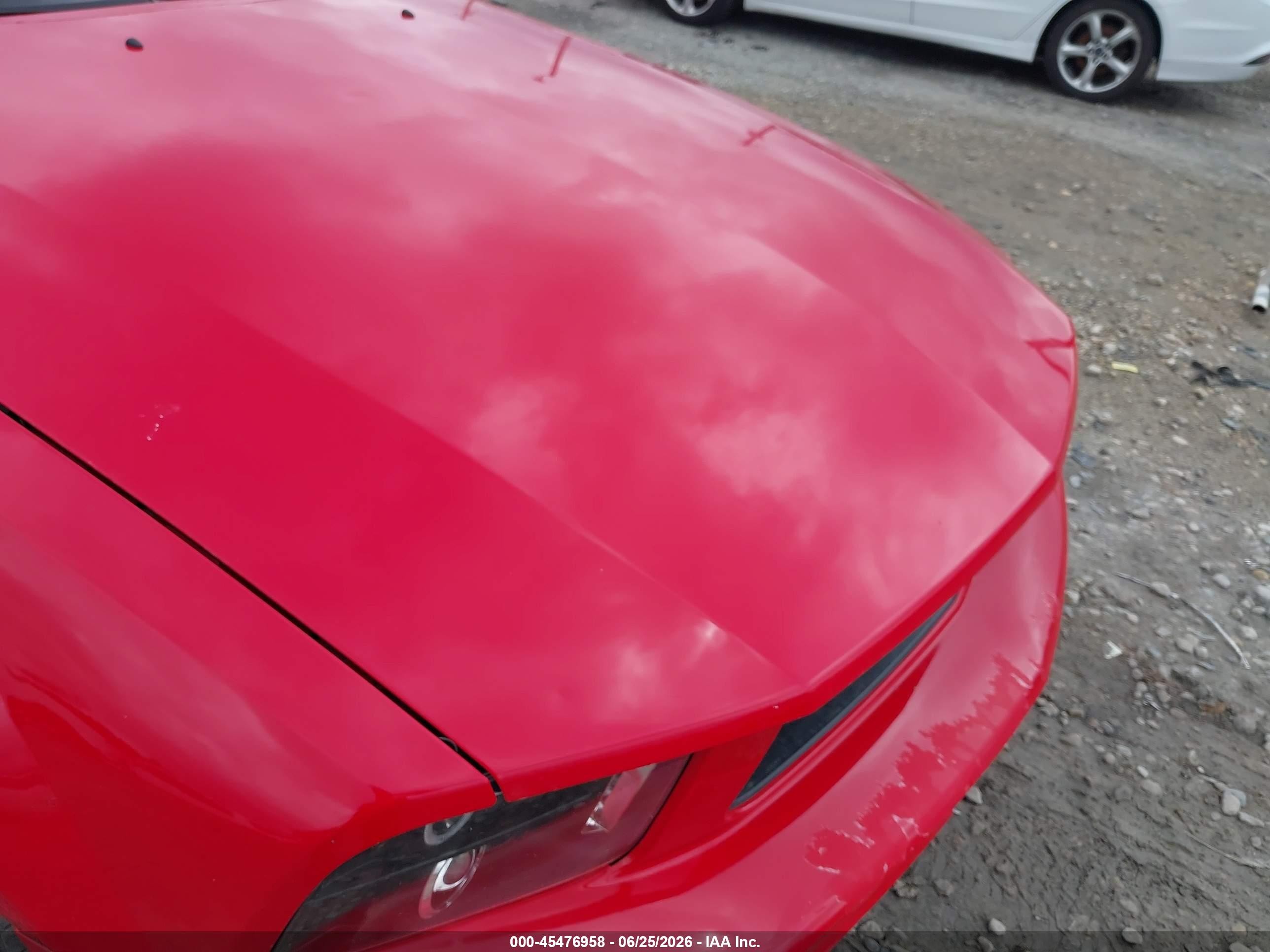 2006 Ford Mustang V6 Red vin: 1ZVFT84N665138737