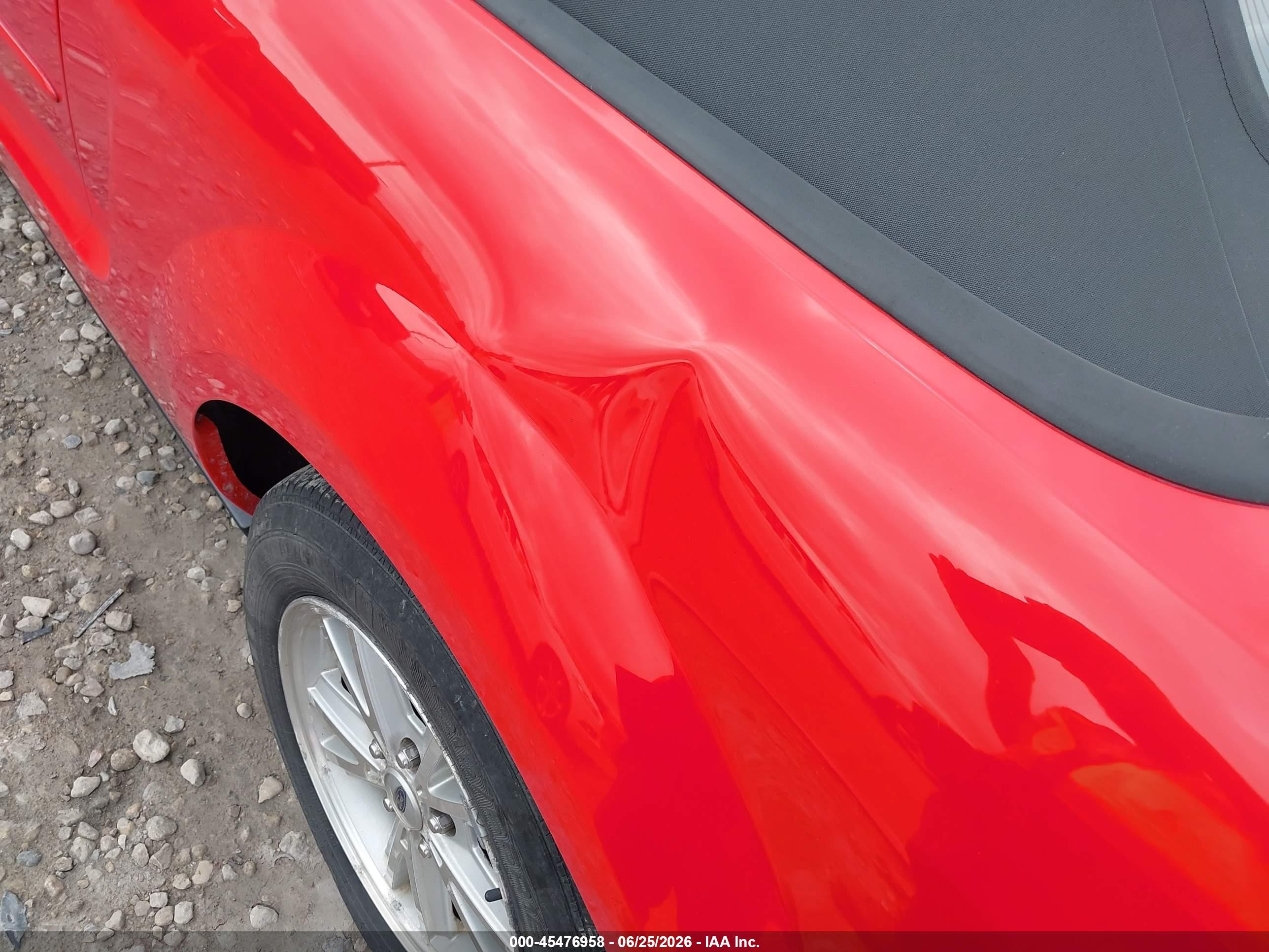 2006 Ford Mustang V6 Red vin: 1ZVFT84N665138737