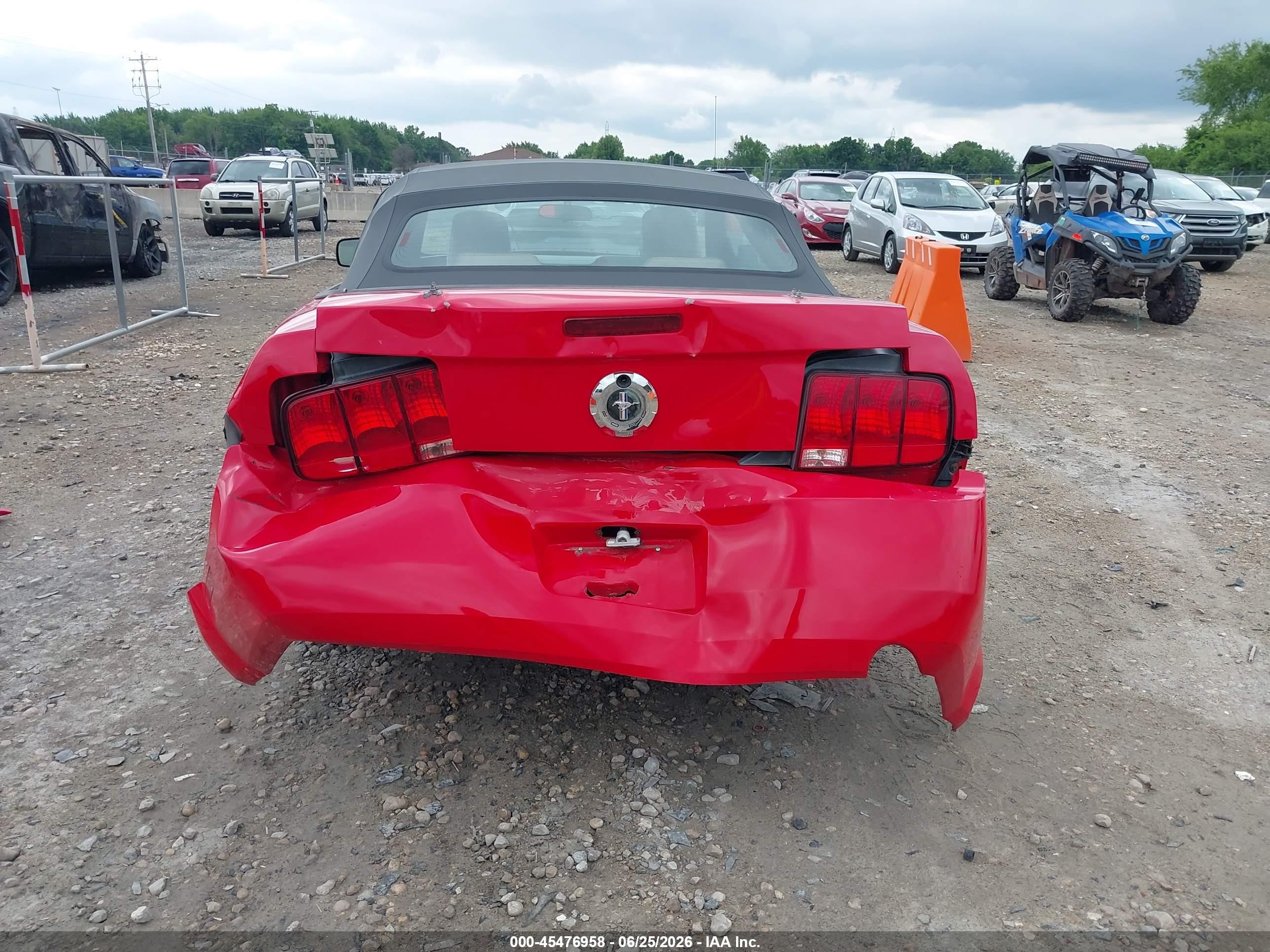 2006 Ford Mustang V6 Red vin: 1ZVFT84N665138737