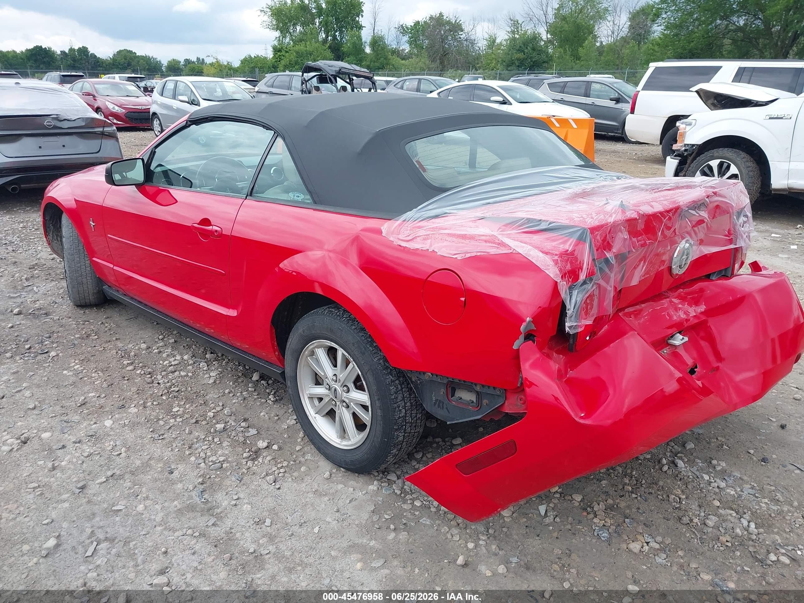 2006 Ford Mustang V6 Red vin: 1ZVFT84N665138737