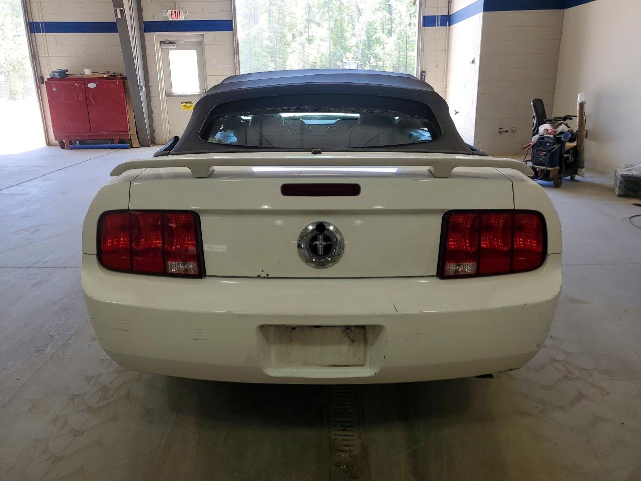 2005 Ford Mustang Белый vin: 1ZVFT84N755214674