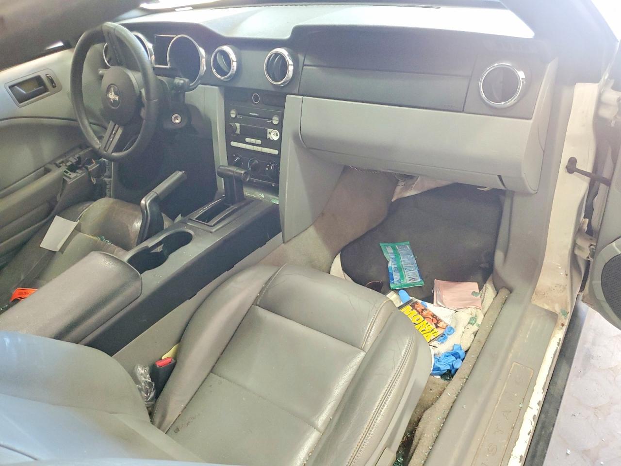 2005 Ford Mustang Белый vin: 1ZVFT84N755214674