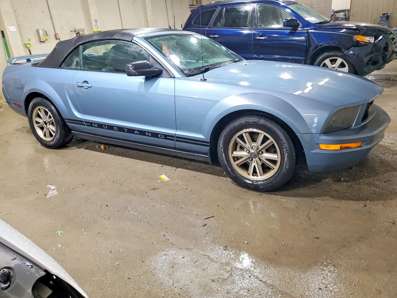 2005 Ford Mustang Blue vin: 1ZVFT84N755258545