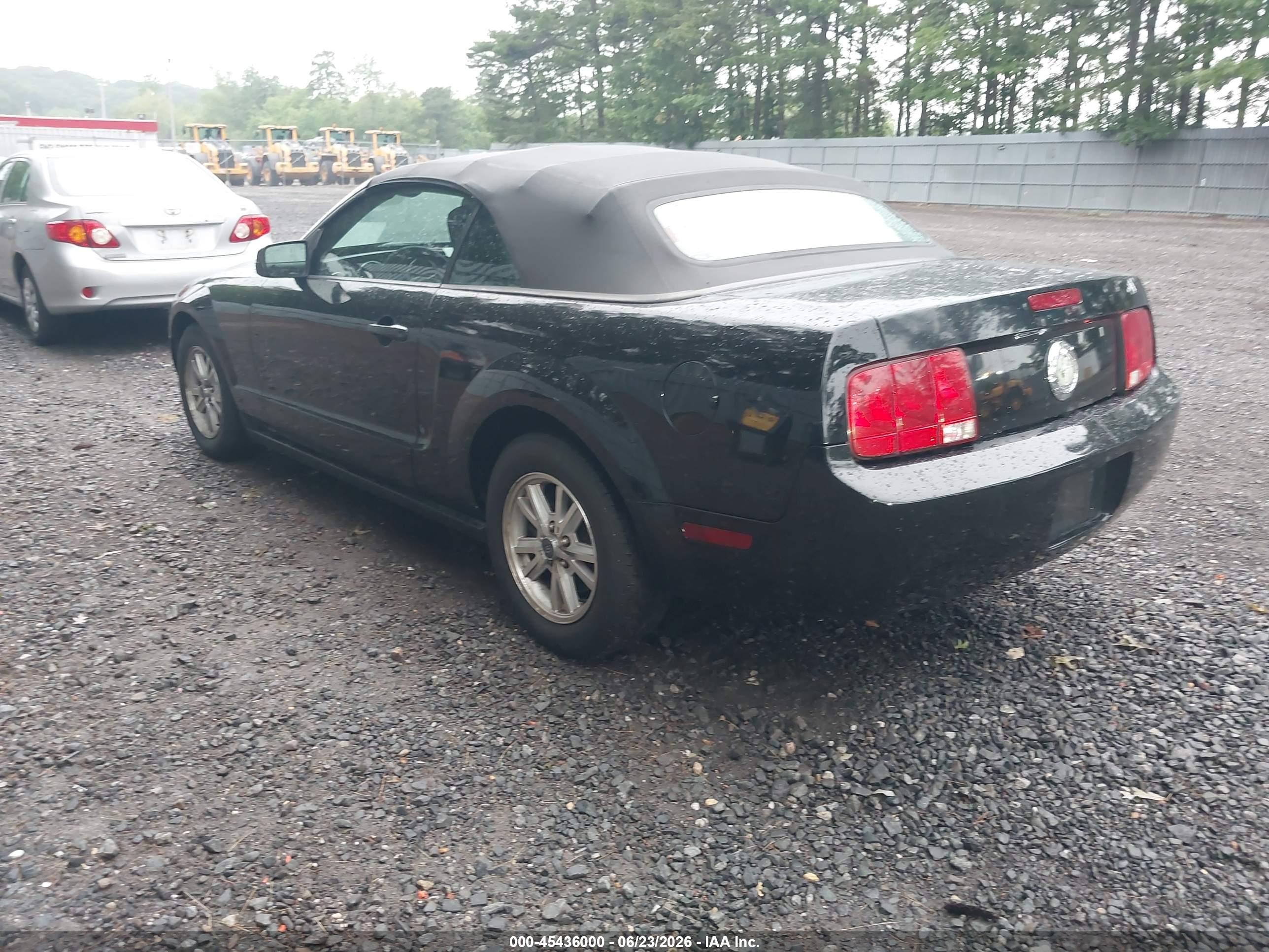 2007 Ford Mustang V6 Deluxe/v6 Premium Черный vin: 1ZVFT84N775212216