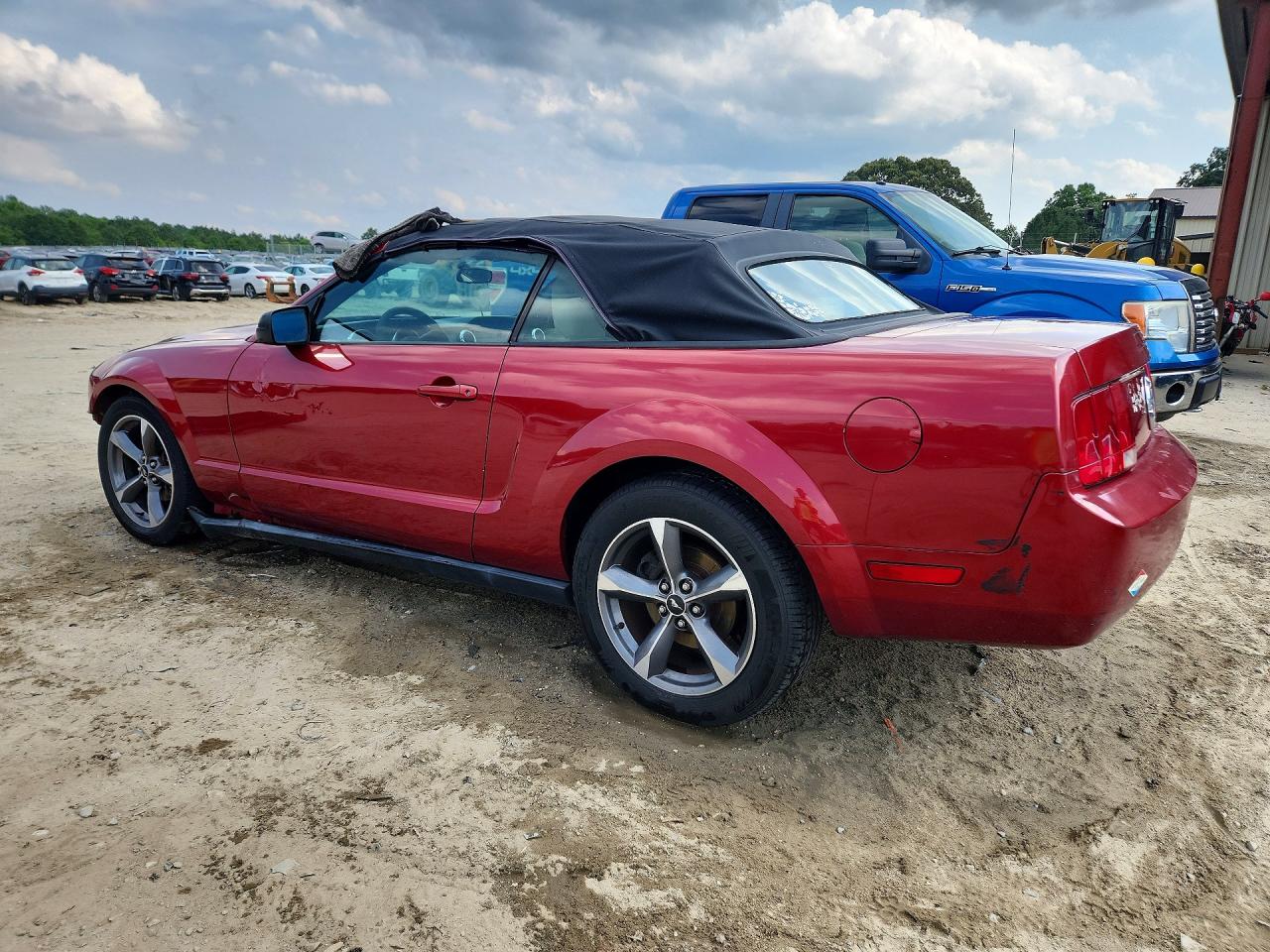 2007 Ford Mustang Red vin: 1ZVFT84N875296773